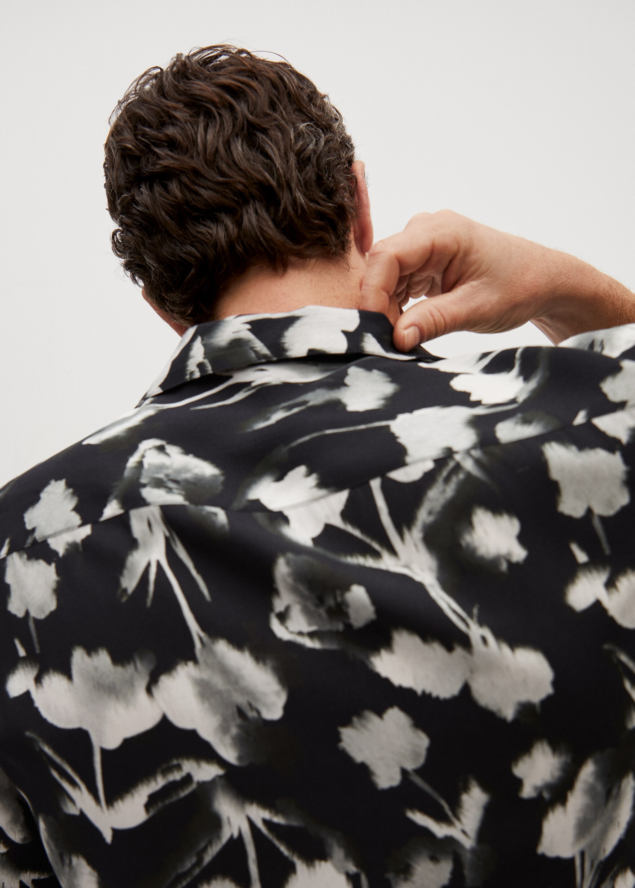 Camisa regular fit estampado floral - Detalle del artículo 2