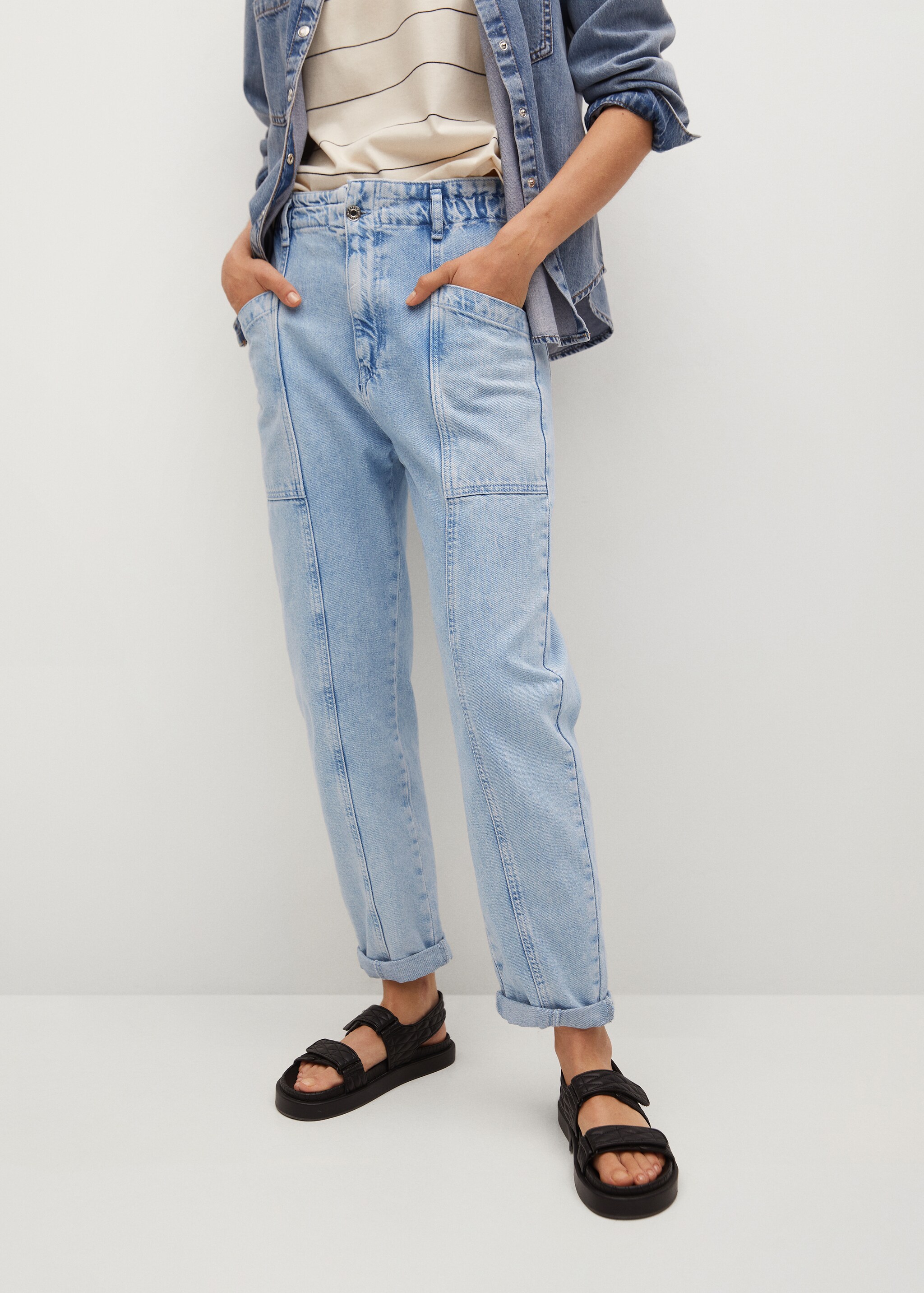 Jeans slouchy tiro alto - Plano medio