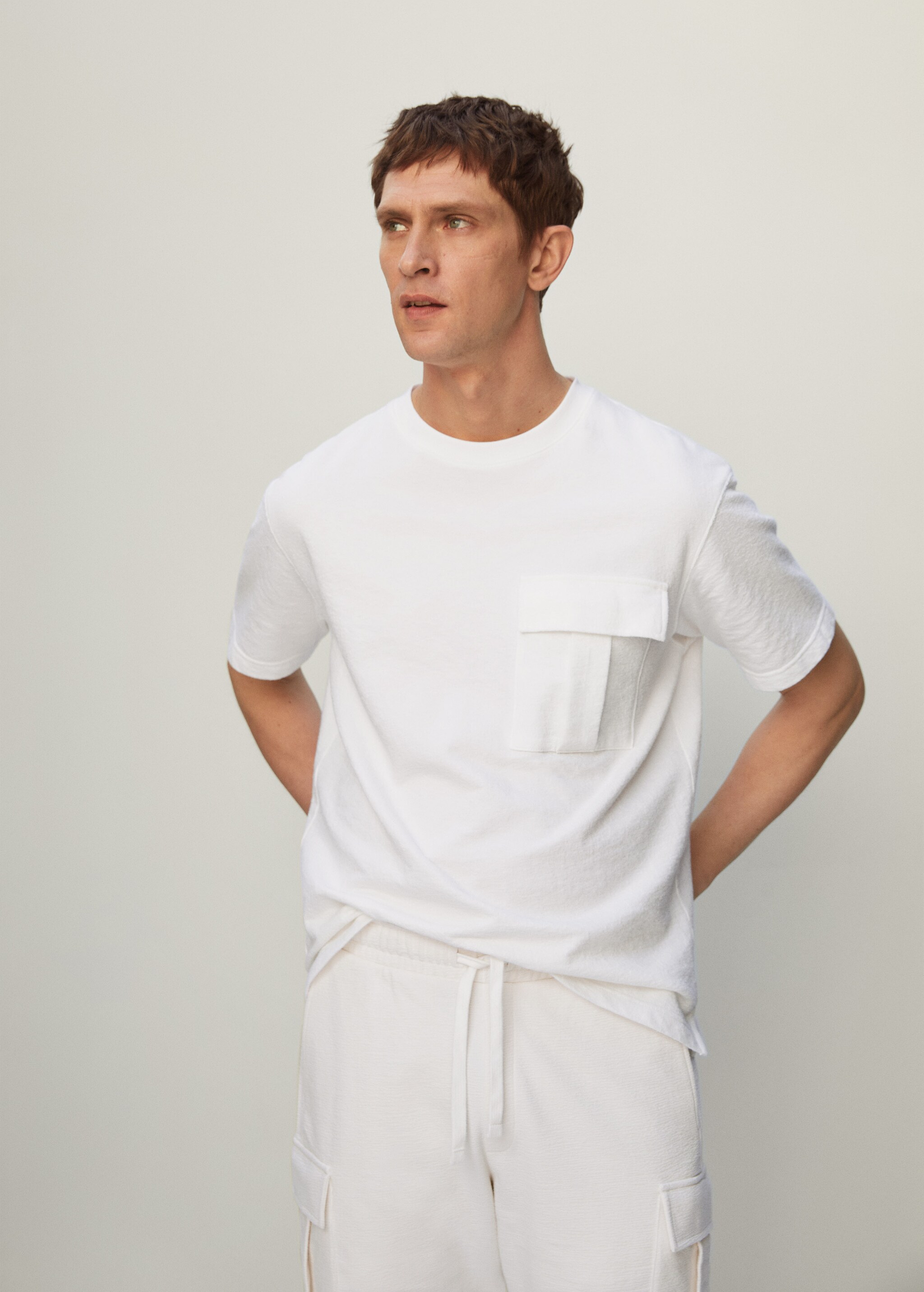 Camiseta algodón bolsillo - Plano medio