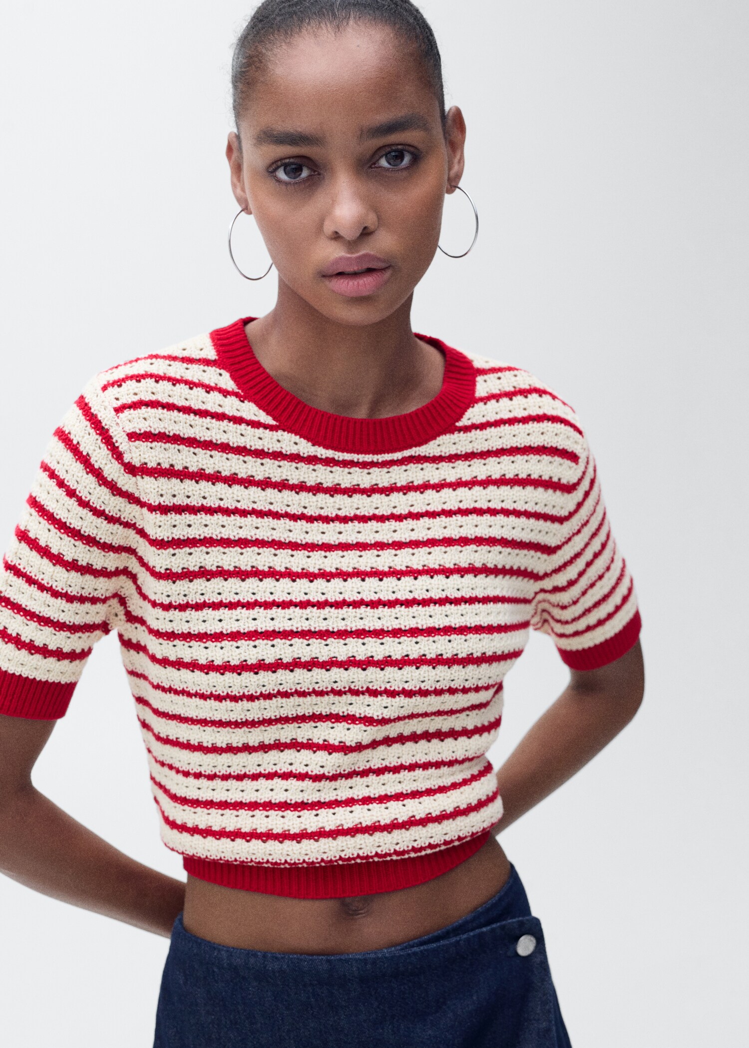 Striped short-sleeved crochet sweater - Medium plane