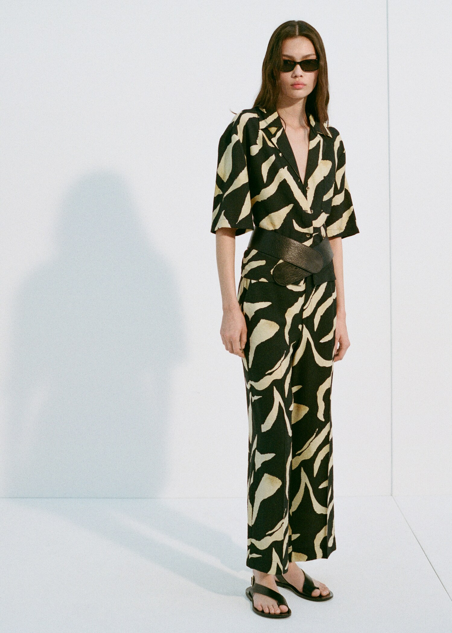 Gerade bedruckte Hose mit Gürtel - Detail des Artikels 6