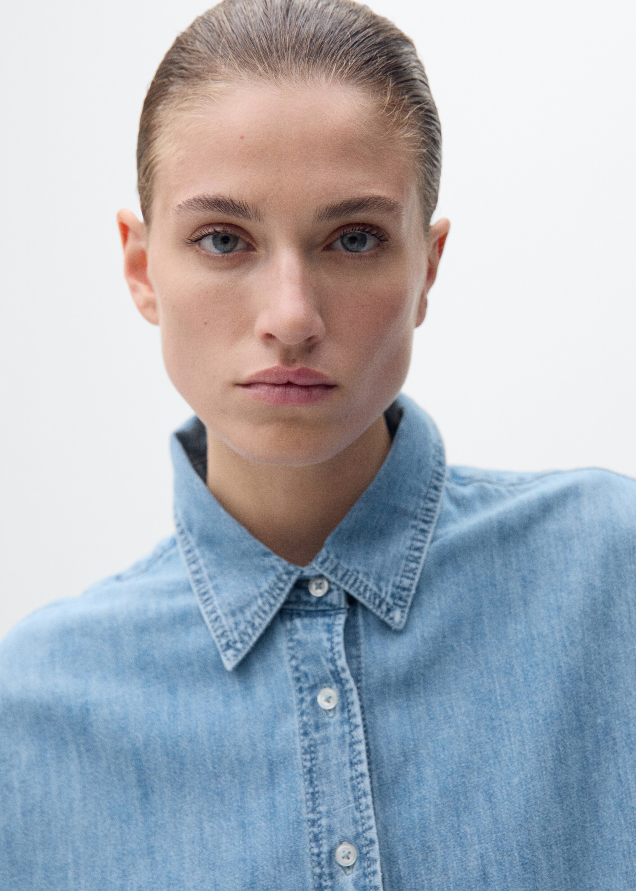 Chemise denim oversize - Détail de l'article 1, Bleu moyen. Ref: 87027181-00.