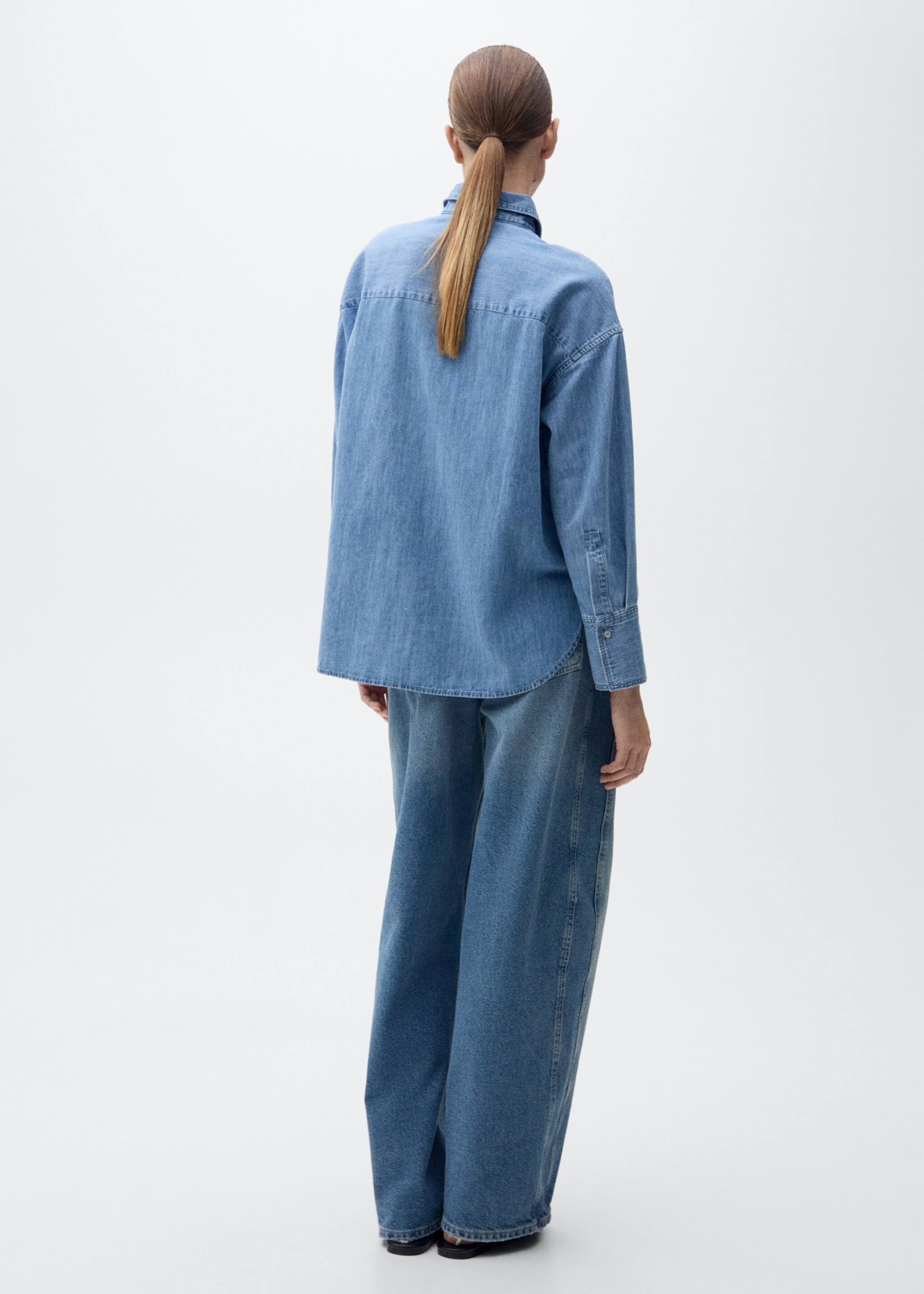 Chemise denim oversize - Verso de l’article, Bleu moyen. Ref: 87027181-00.