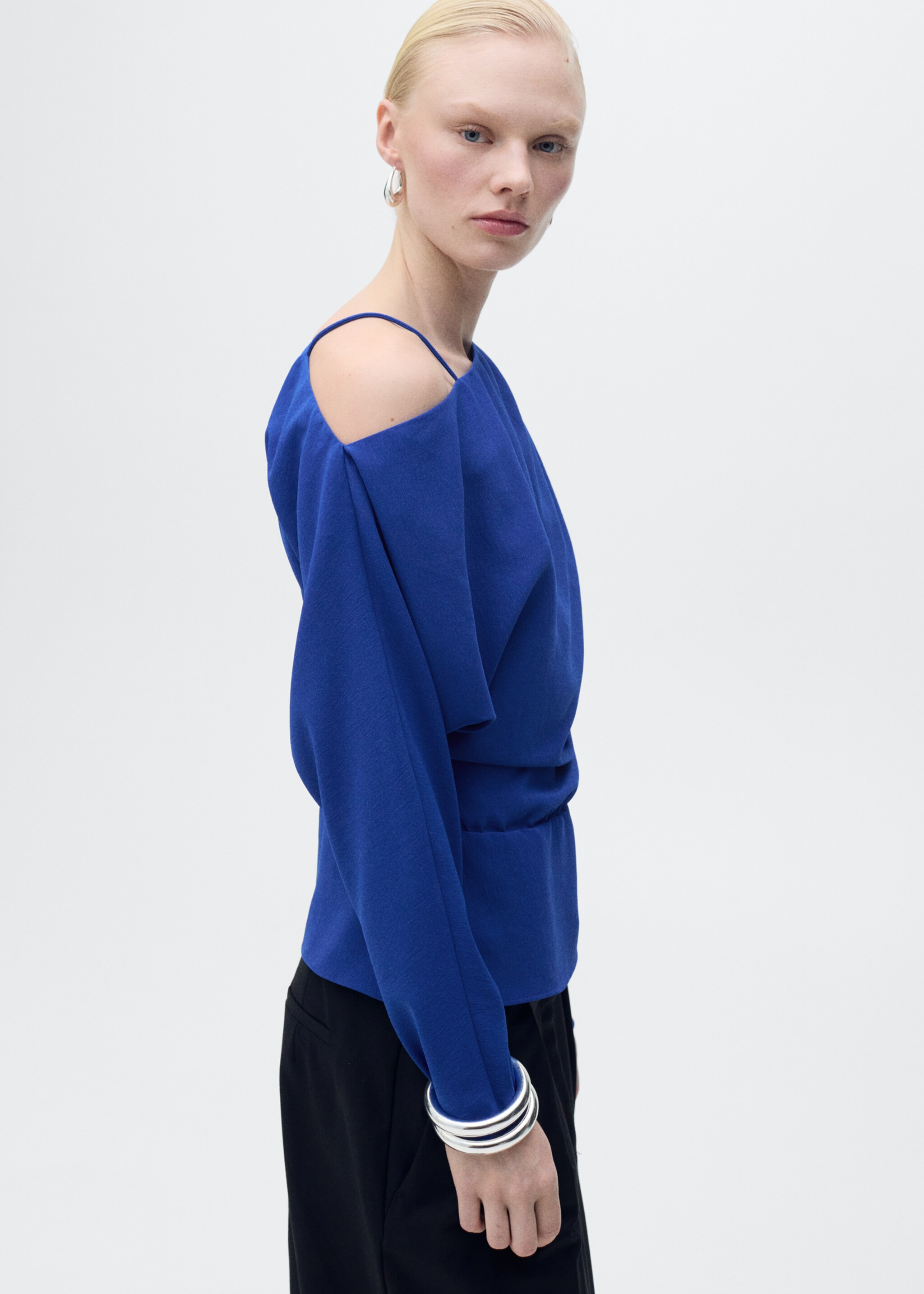 Asymmetrical gathered blouse - Details of the article 2, Vibrant blue. Ref: 87027194-00.