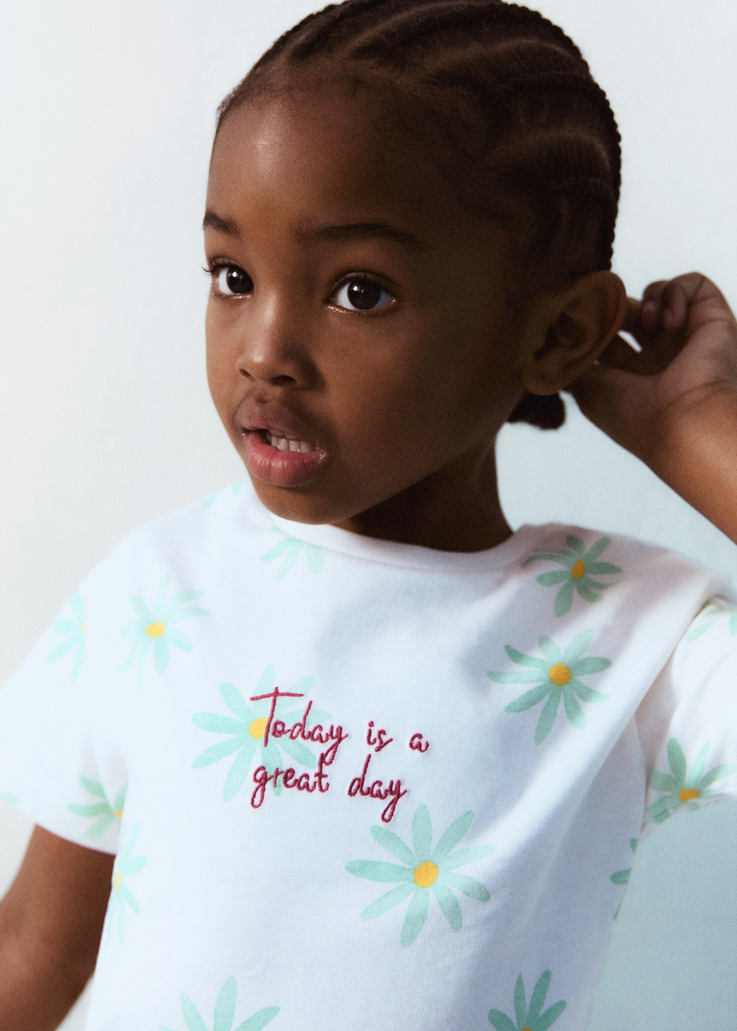 Gemustertes T-Shirt mit Stickerei - Detail des Artikels 5