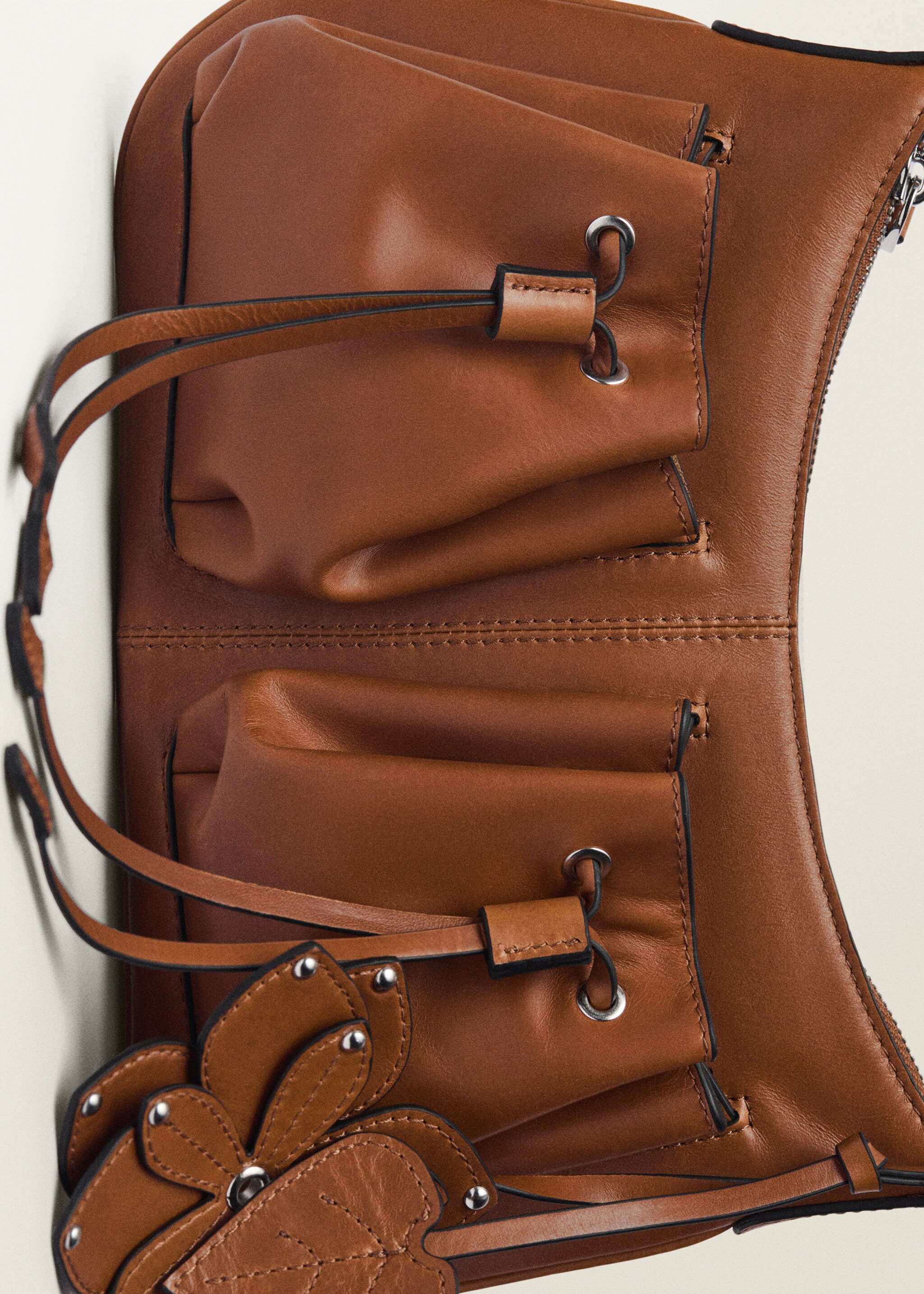 Leather shoulder bag with gathered pockets - Details of the article 4, Leather. Ref: 87027715-00.
