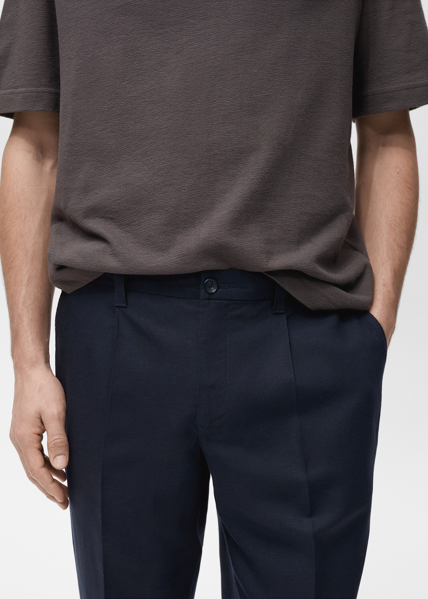 Slim fit linen trousers - Details of the article 1