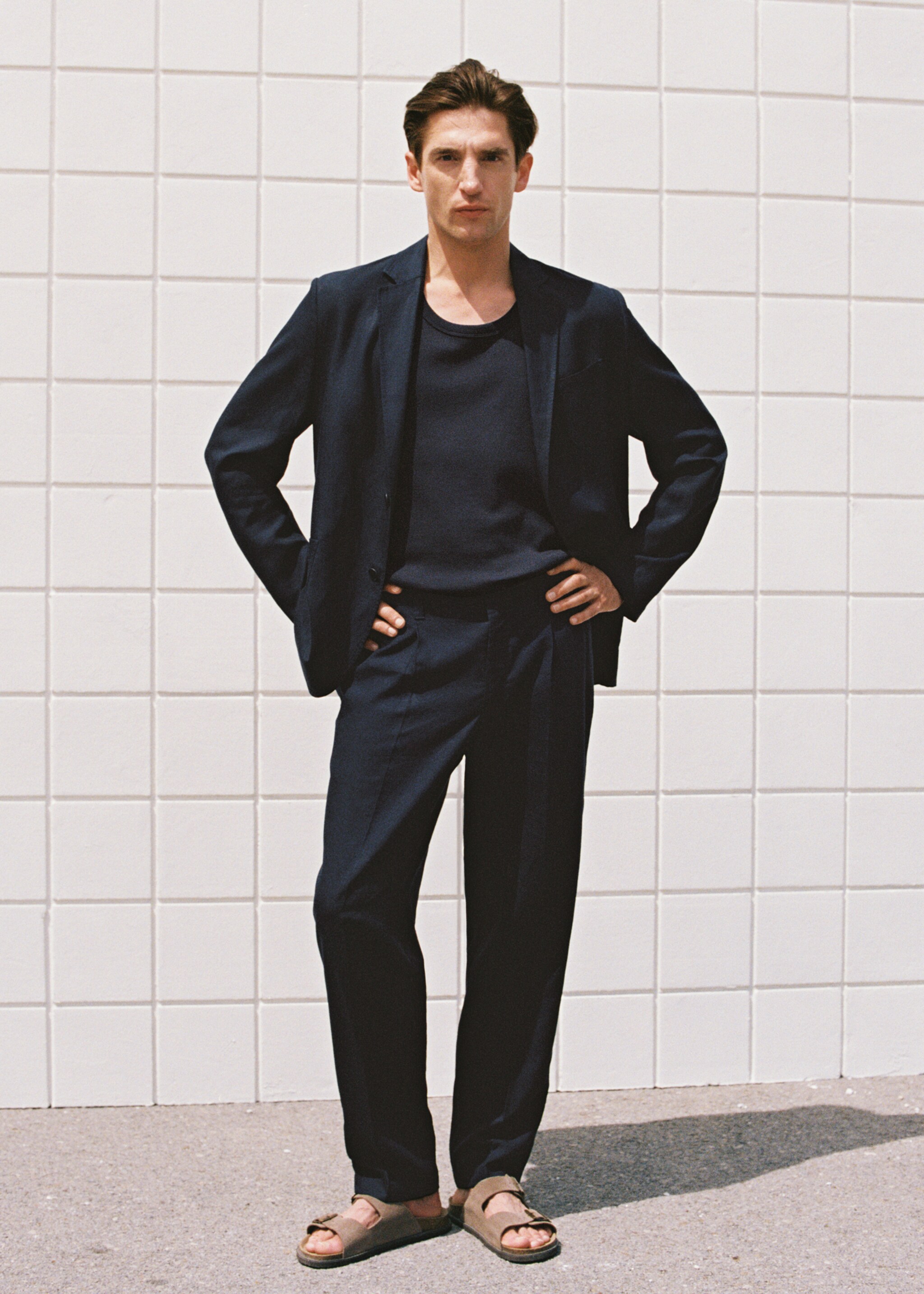 Slim fit linen trousers - Details of the article 5, Dark Navy. Ref: 87027888-00.