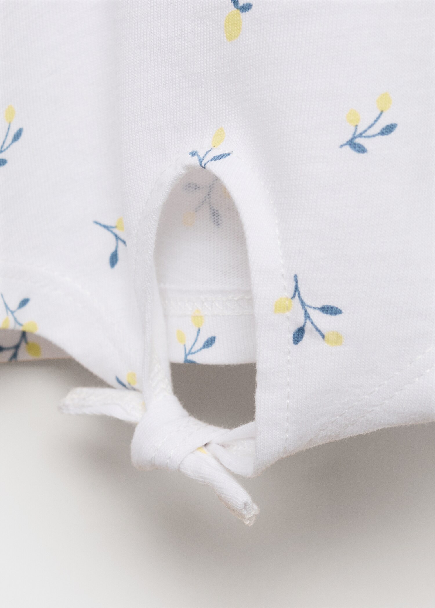 Knot printed T-shirt - Details of the article 0