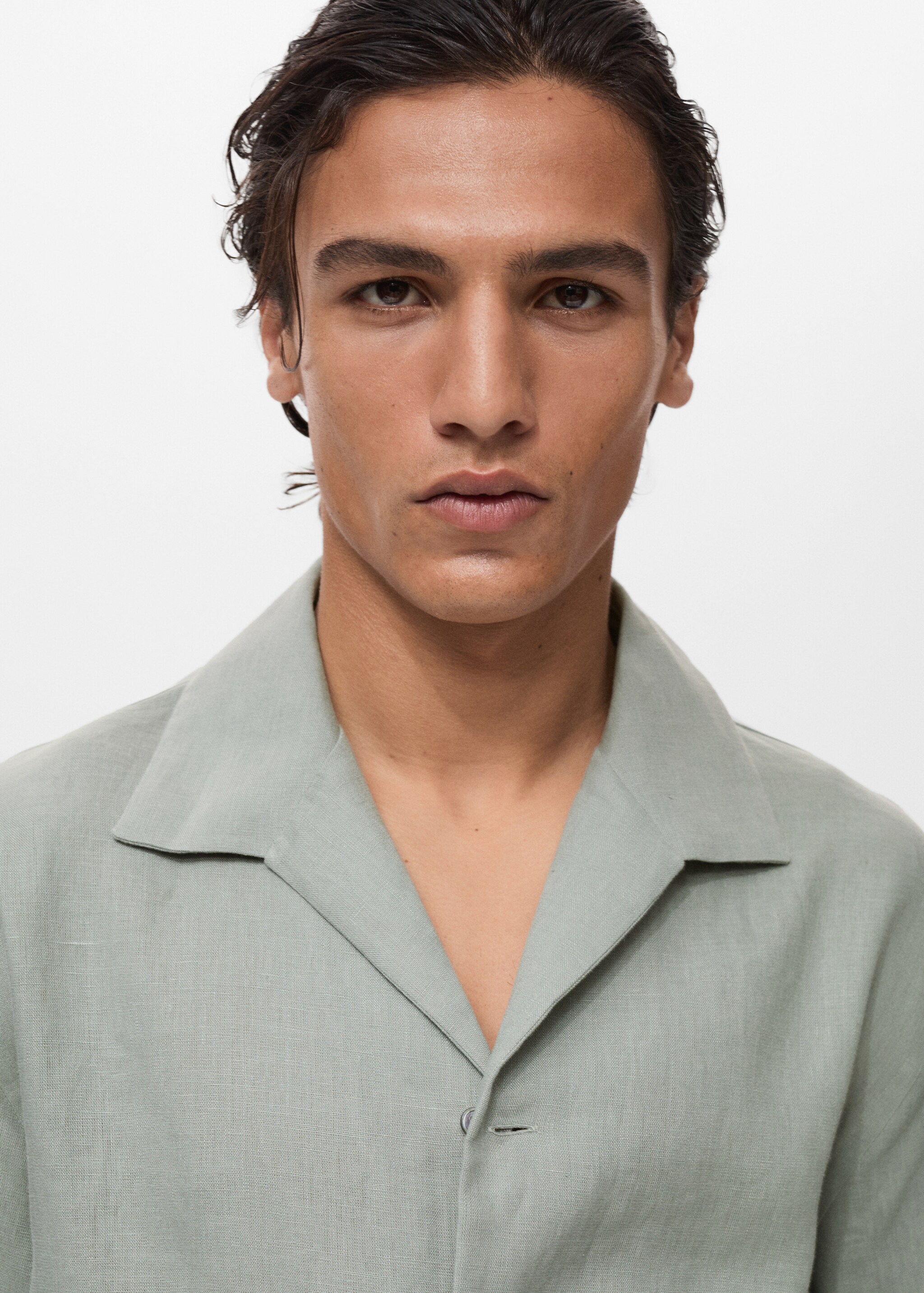 Kurzarmhemd aus 100 % Leinen - Detail des Artikels 1, Wassergrün. Ref: 87027907-00.