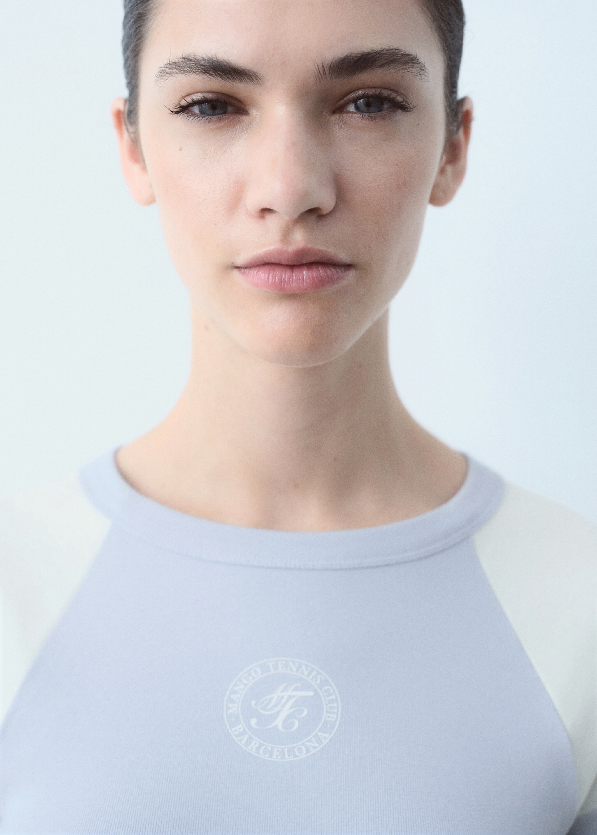 Cotton t-shirt with contrasting sleeves - Details of the article 1, Sky Blue. Ref: 87027909-00.