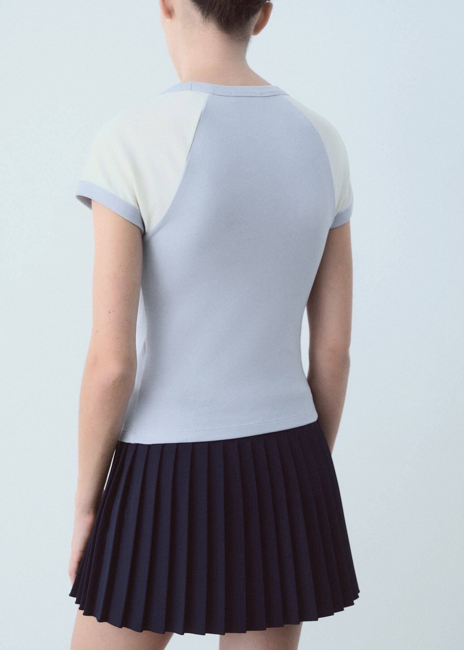 Cotton t-shirt with contrasting sleeves - Reverse of the article