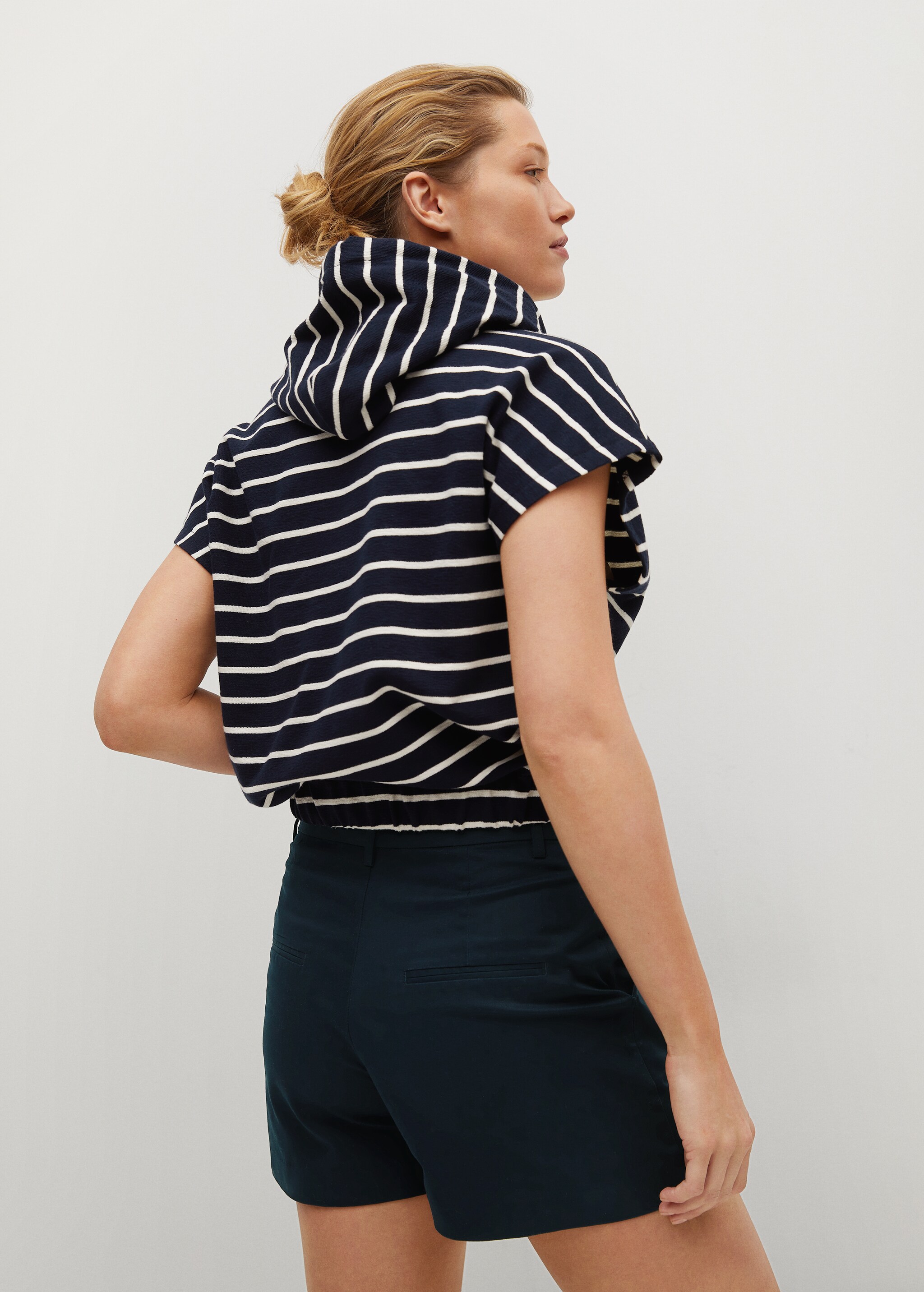 Pockets cotton shorts - Reverse of the article