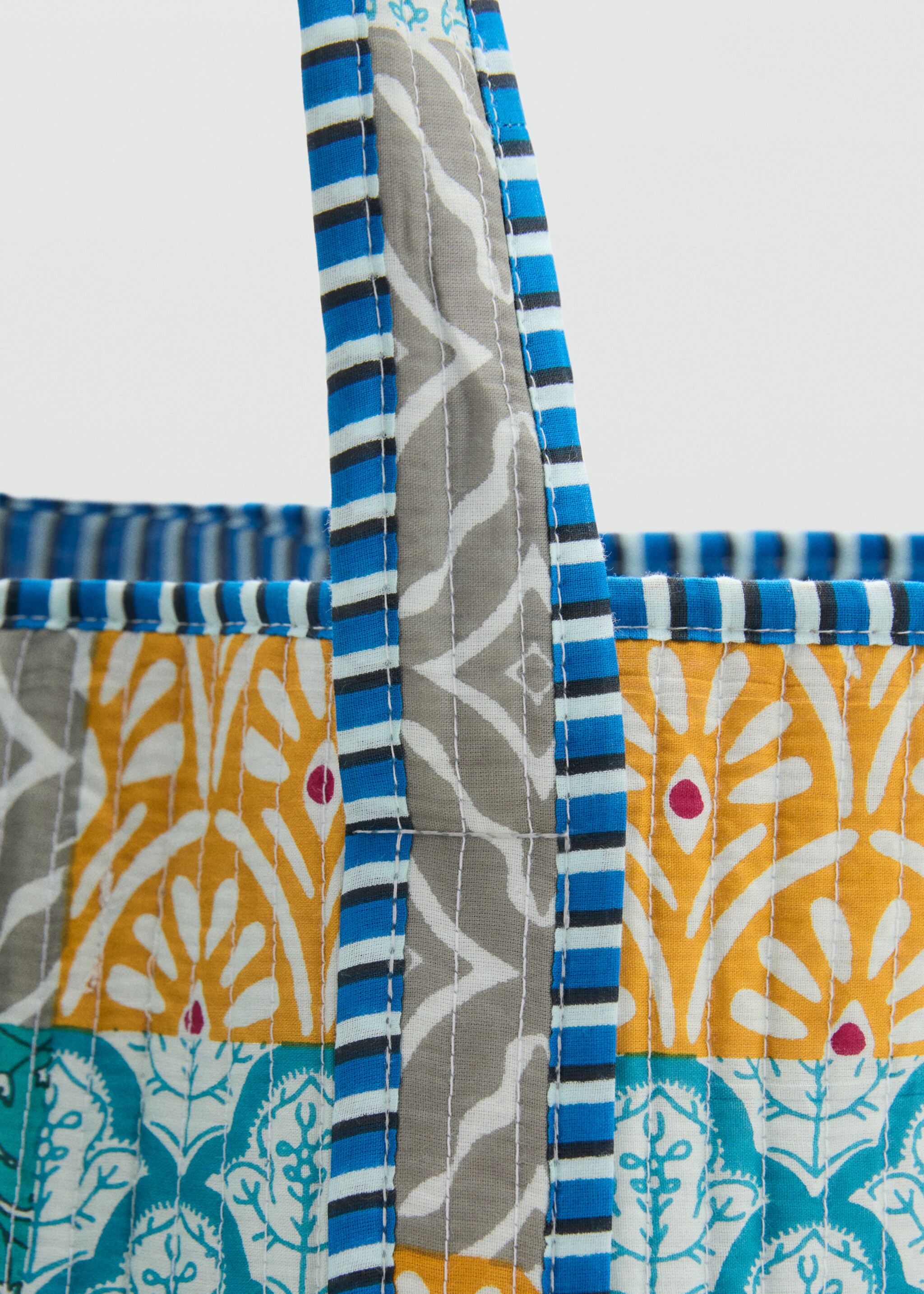 Sac matelassé patchwork - Détail de l'article 1, Bleu. Ref: 87028263-00.