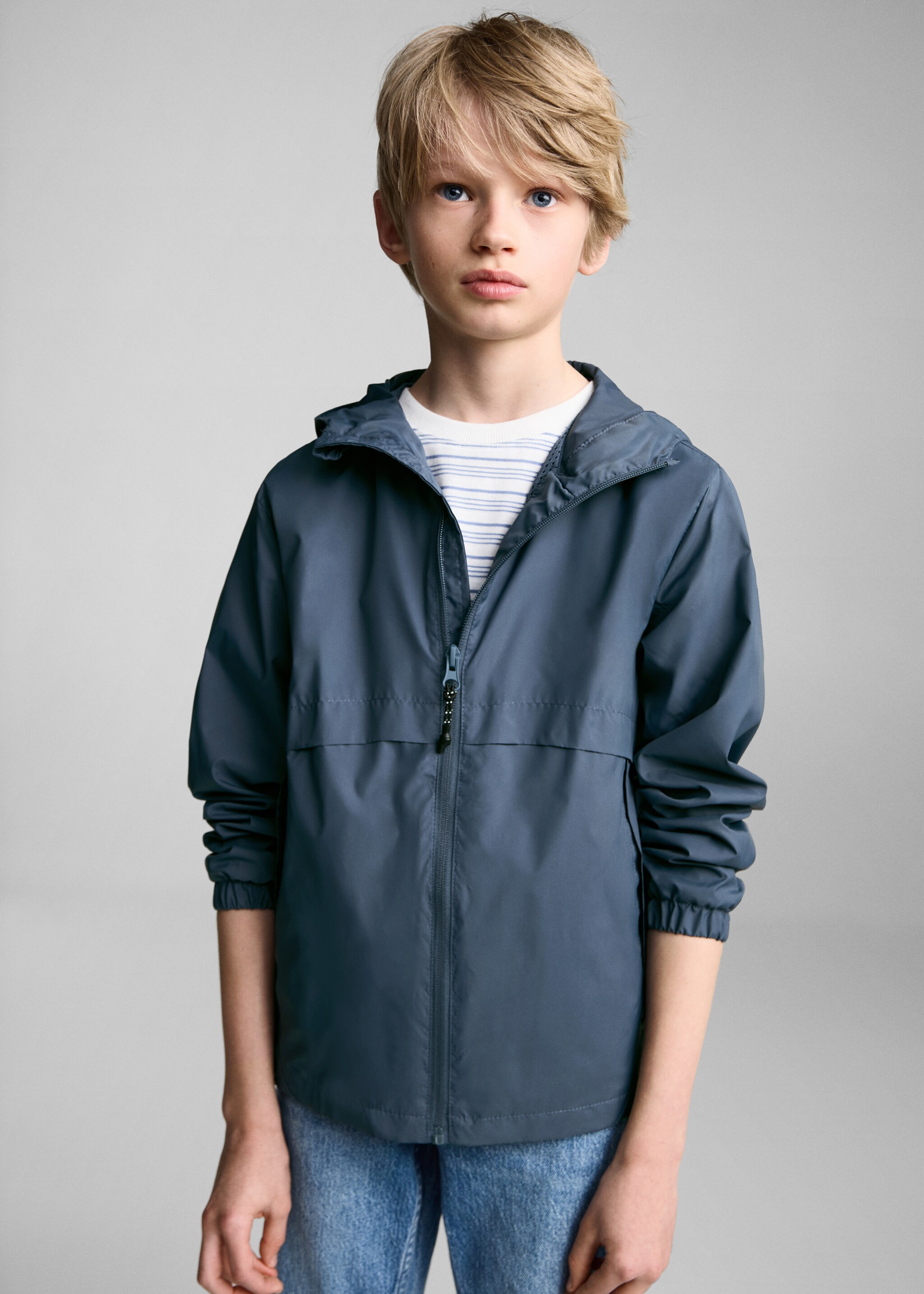 Parka poches capuche - Plan moyen, Bleu. Ref: 87028267-00.