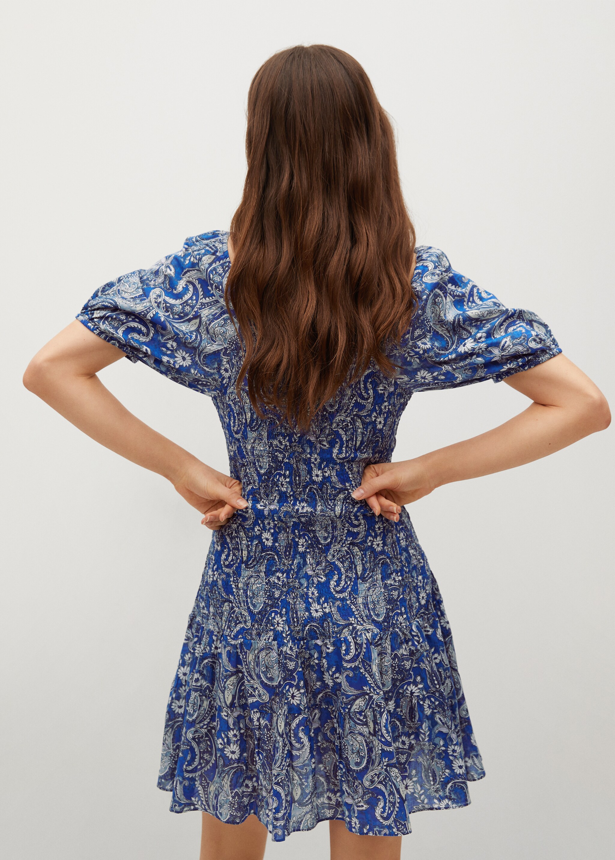 Vestido fruncido estampado - Reverso del artículo