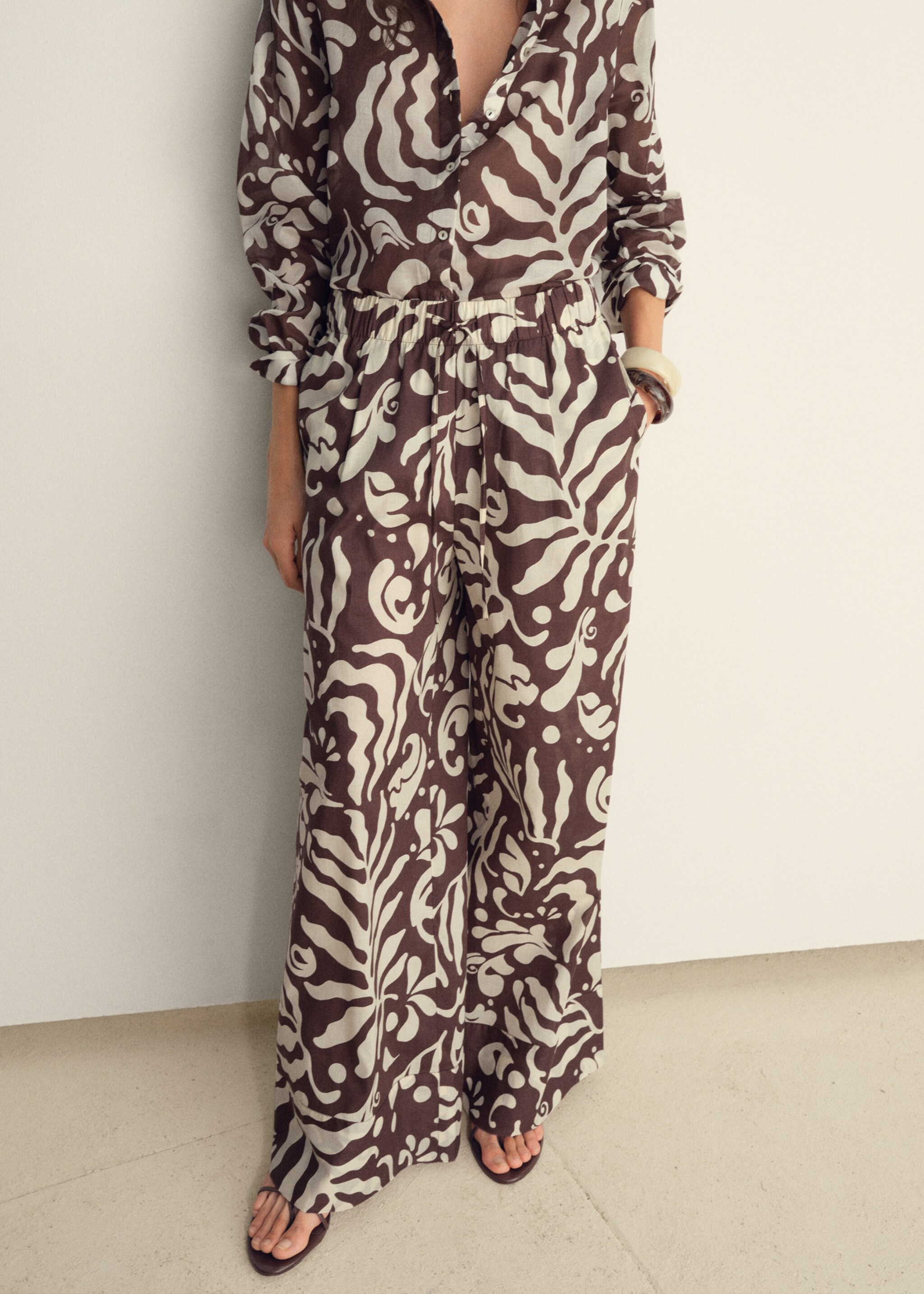 Bedruckte Baumwollhose - Mittlere Ansicht, Braun. Ref: 87028645-00.