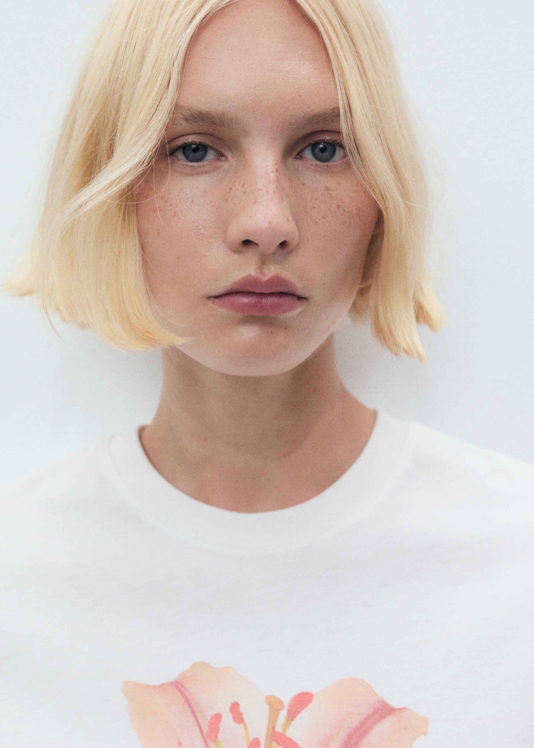 Floral print T-shirt - Details of the article 1, White. Ref: 87028652-00.