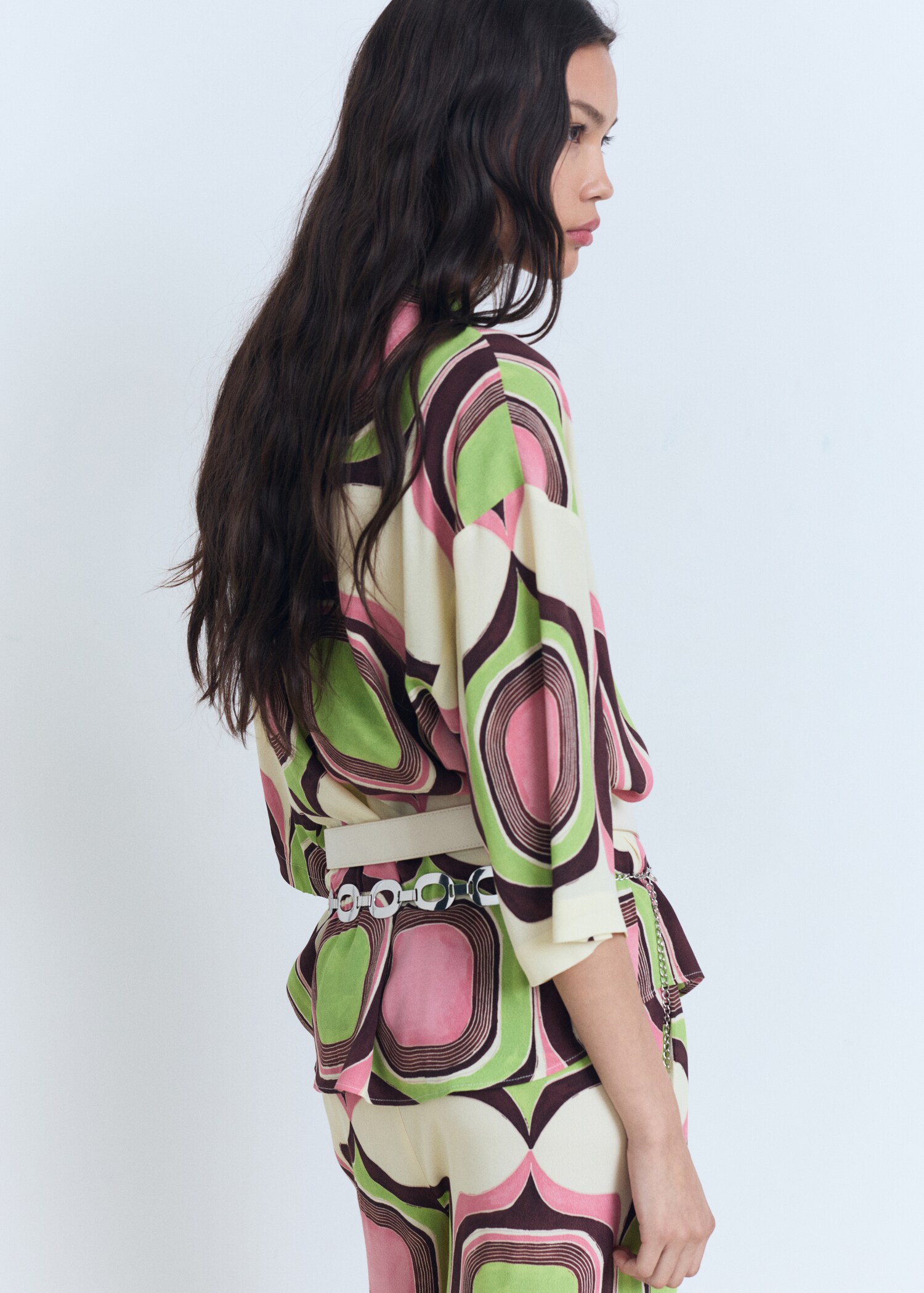 Bluse mit geometrischem Muster - Rückseite des Artikels