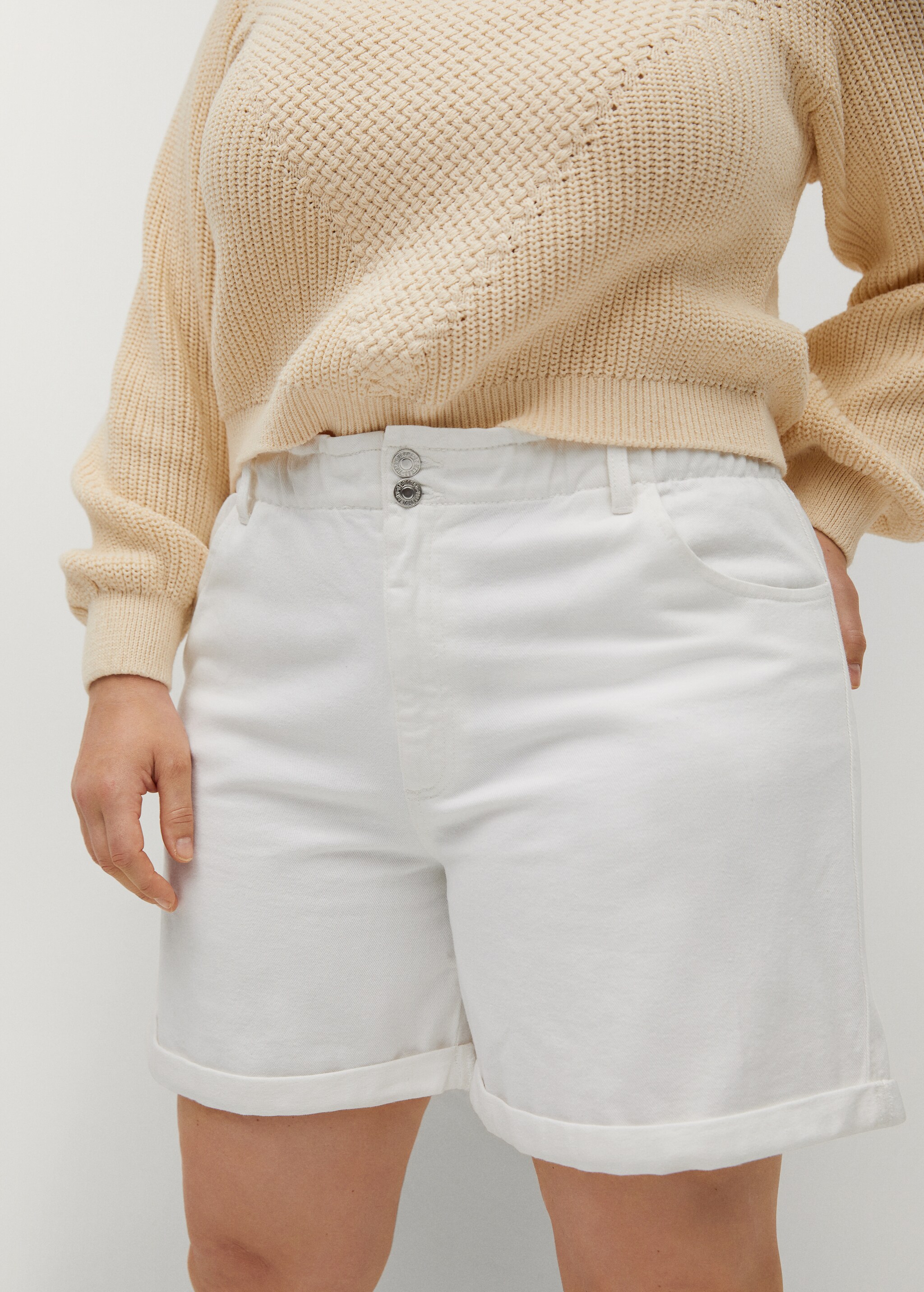 Short vaquero paperbag  - Plano medio