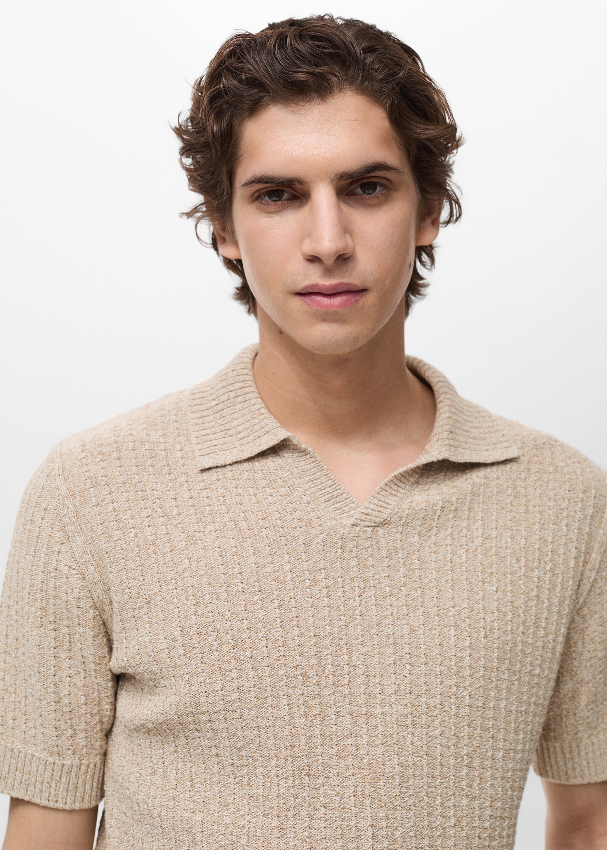 Polo algodón punto estructura - Detalle del artículo 1, Beige. Ref: 87029213-00.