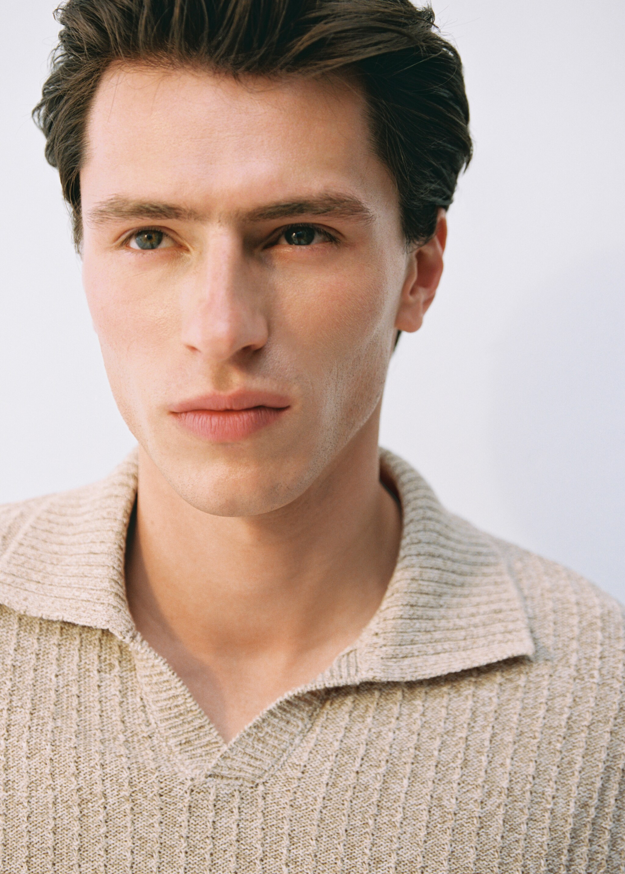 Polo algodón punto estructura - Detalle del artículo 5, Beige. Ref: 87029213-00.