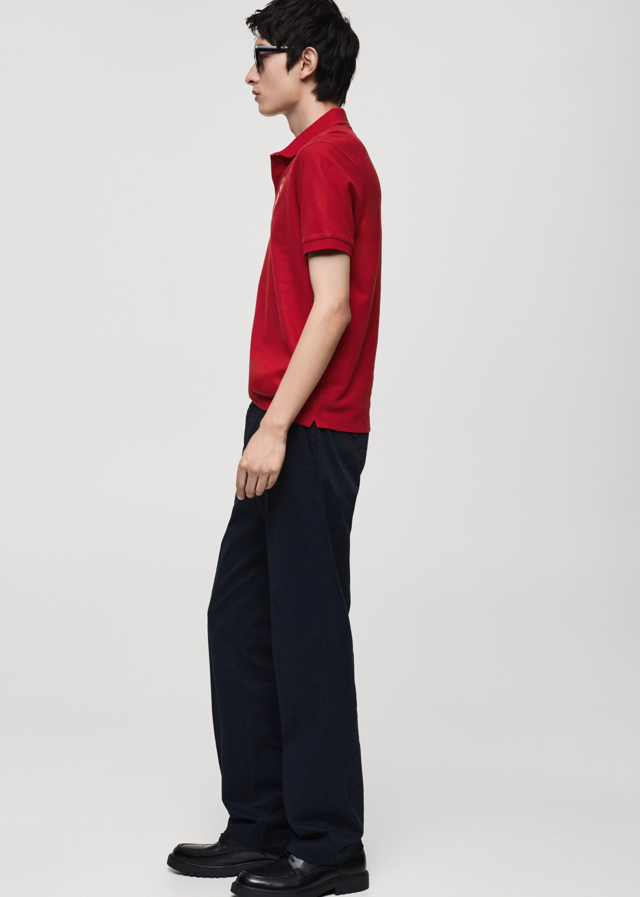 100% cotton polo shirt with embroidered graphic on the chest - Details of the article 2, Red. Ref: 87030251-00.