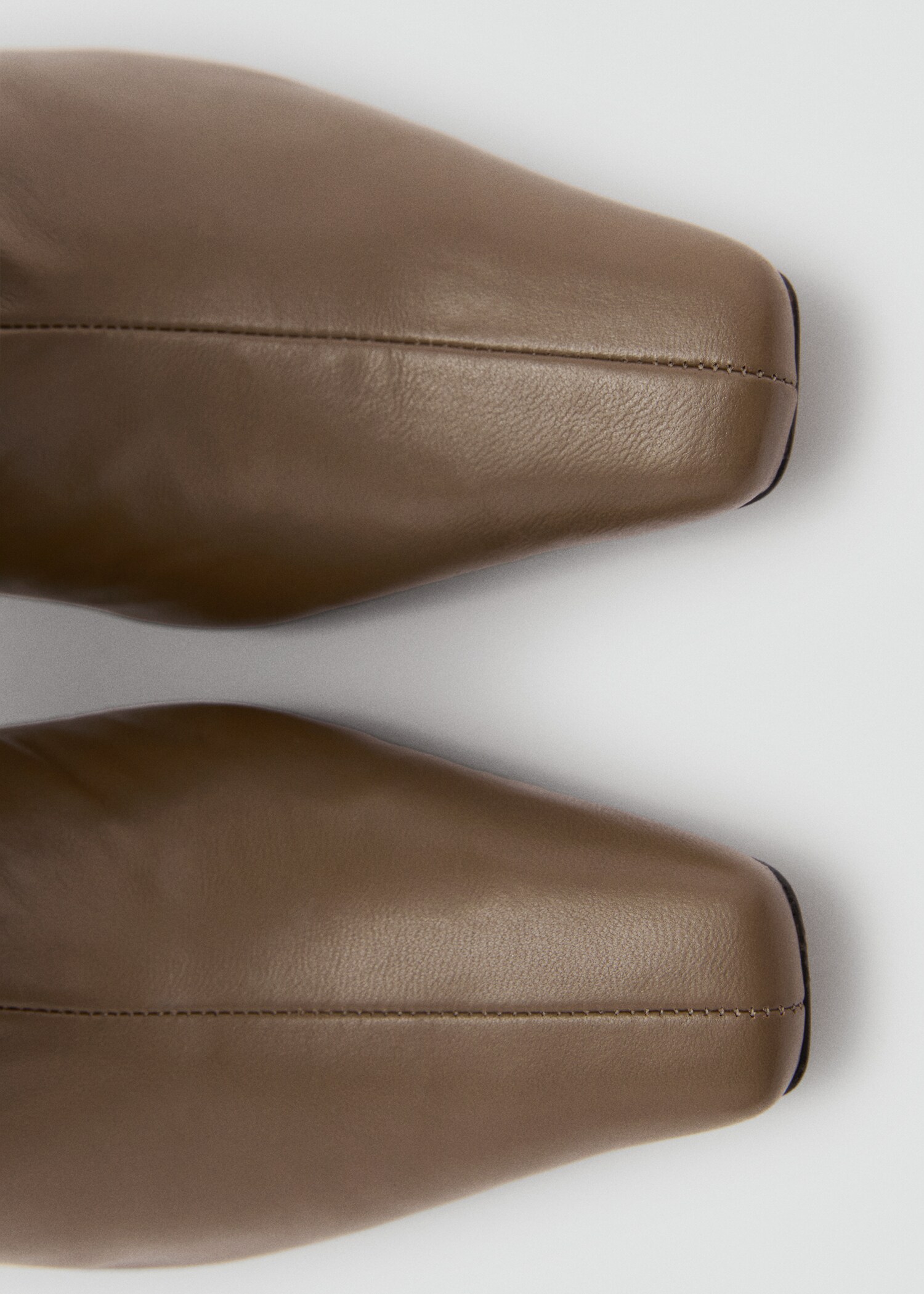 Leather ankle boot with fringe heel - Details of the article 3