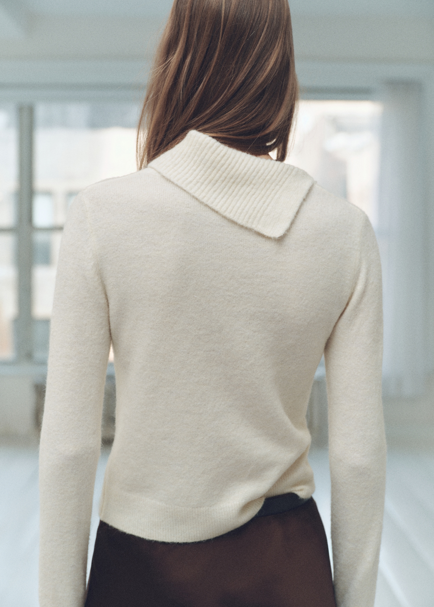 Sweater with wraparound lapel neck - Reverse of the article