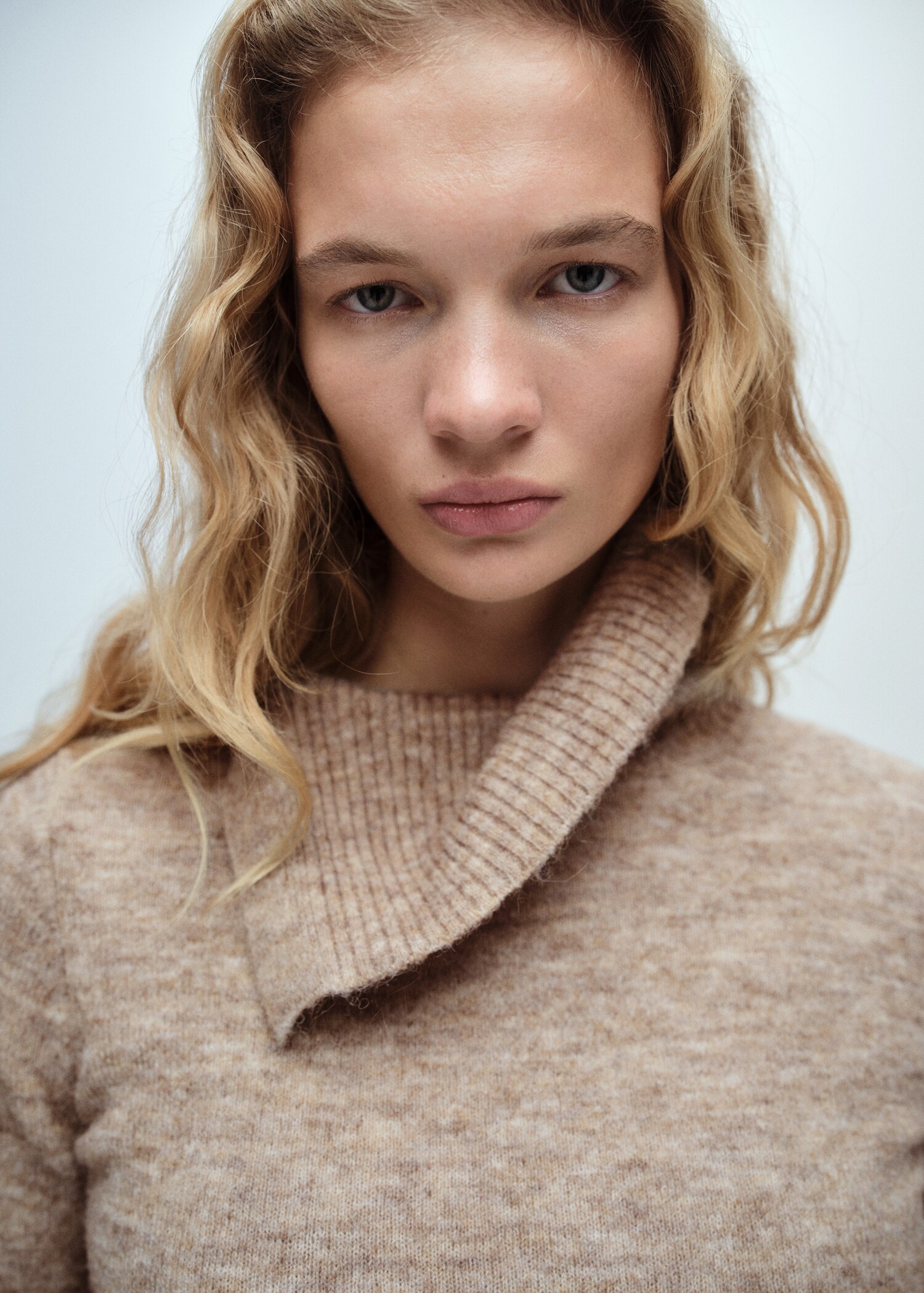 Sweater with wraparound lapel neck - Details of the article 1