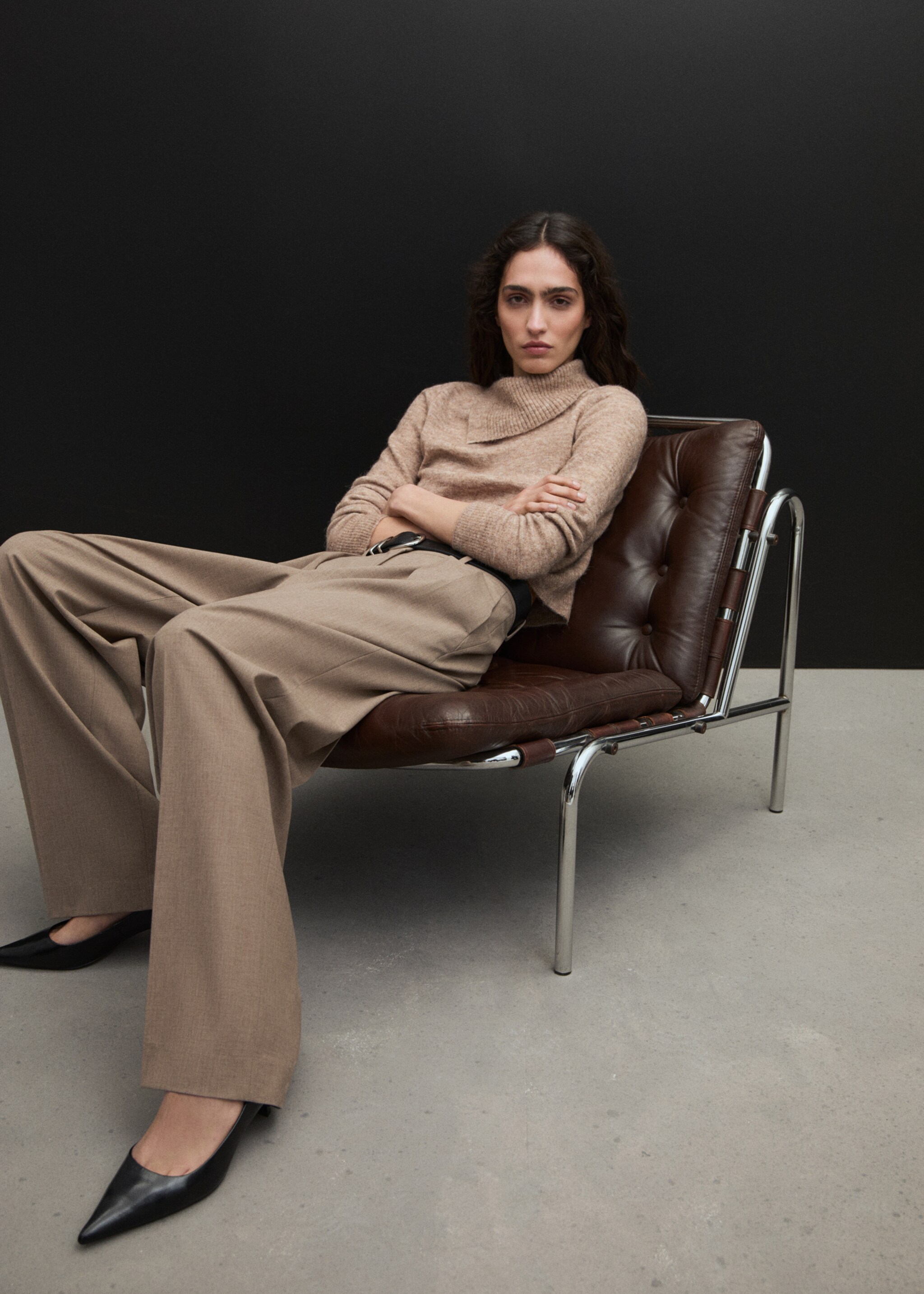 Sweater with wraparound lapel neck - Details of the article 6, Light/Pastel Grey. Ref: 87030434-00.