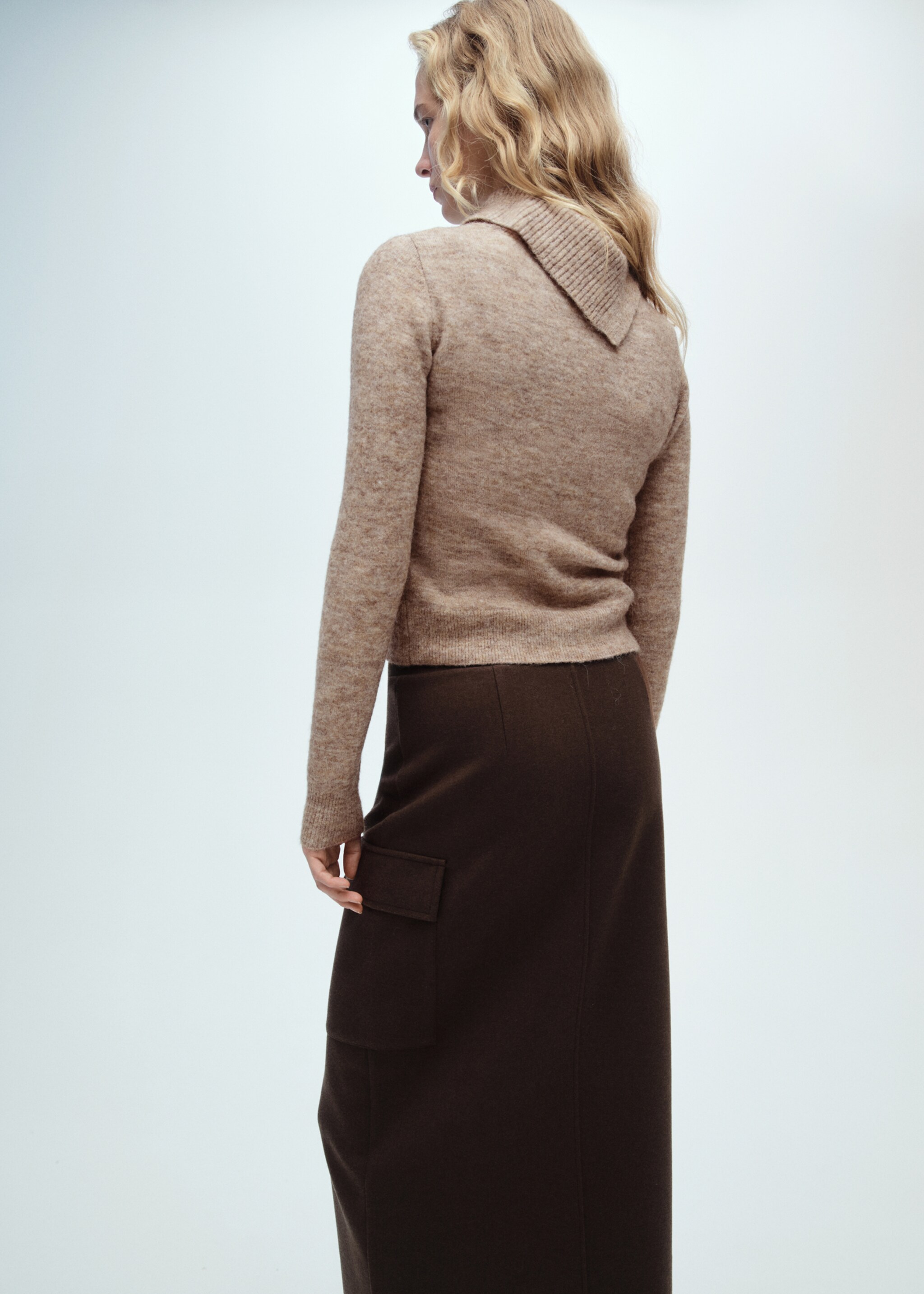 Sweater with wraparound lapel neck - Reverse of the article, Light/Pastel Grey. Ref: 87030434-00.