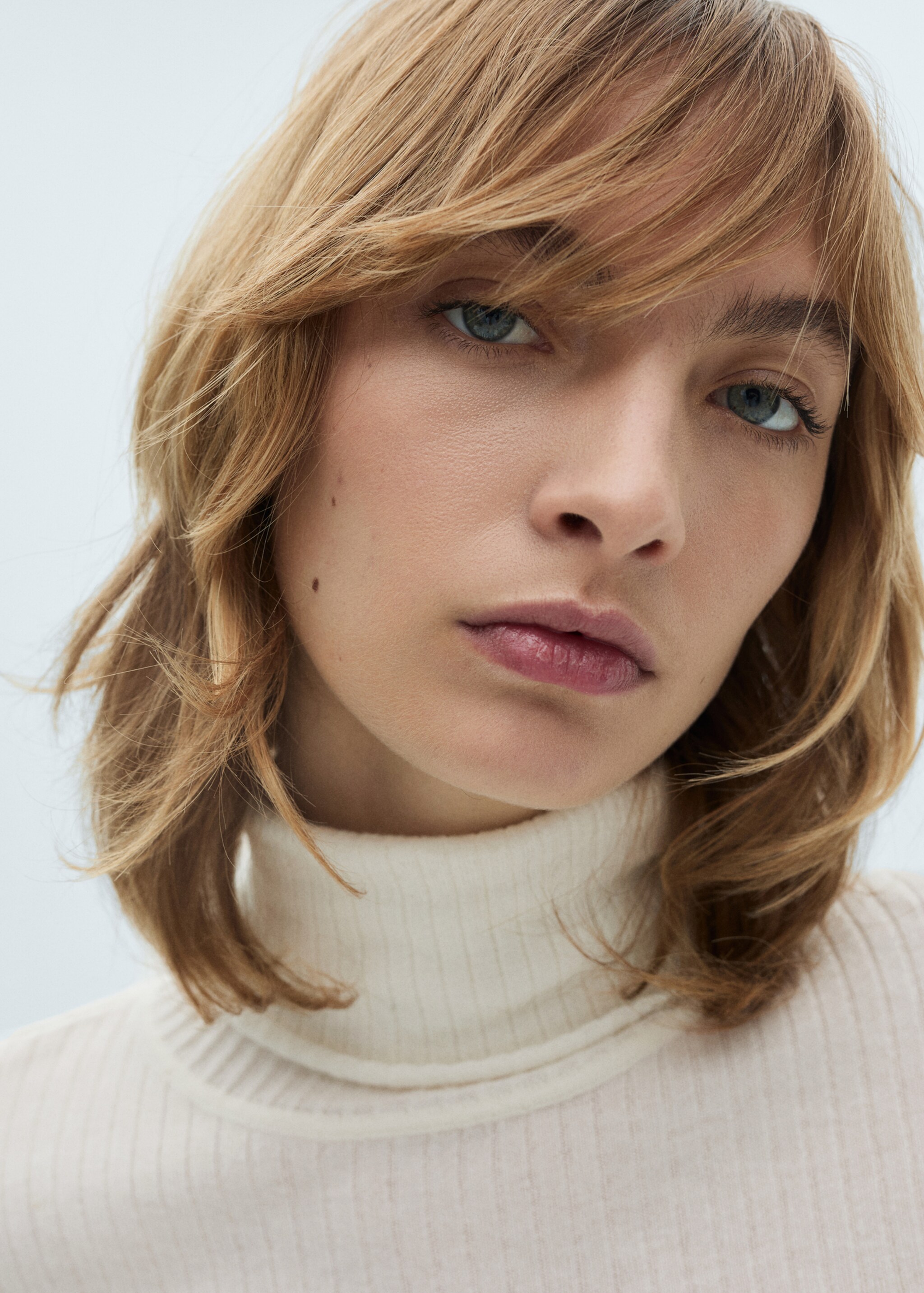 Pull-over laine mélangée col roulé - Détail de l'article 1, Écru. Ref: 87030441-00.