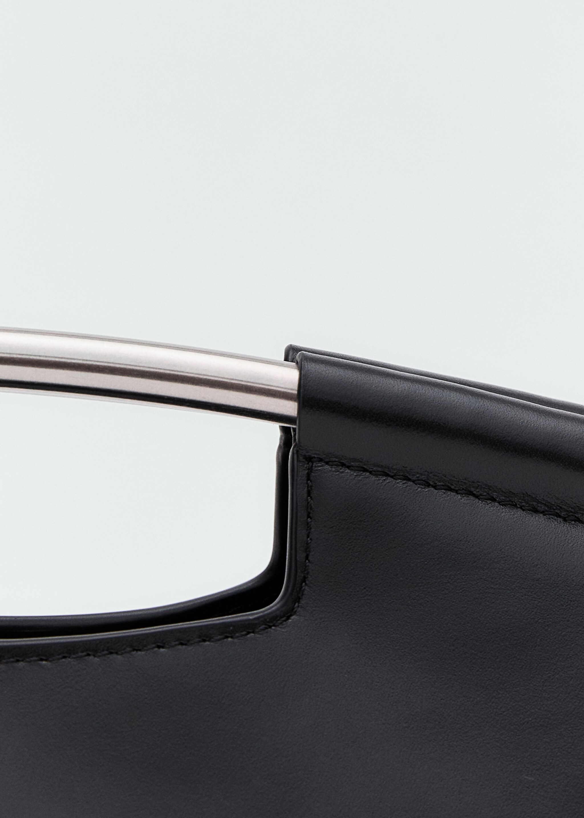 Leather bag with metal handle - Details of the article 1, Black. Ref: 87030449-00.