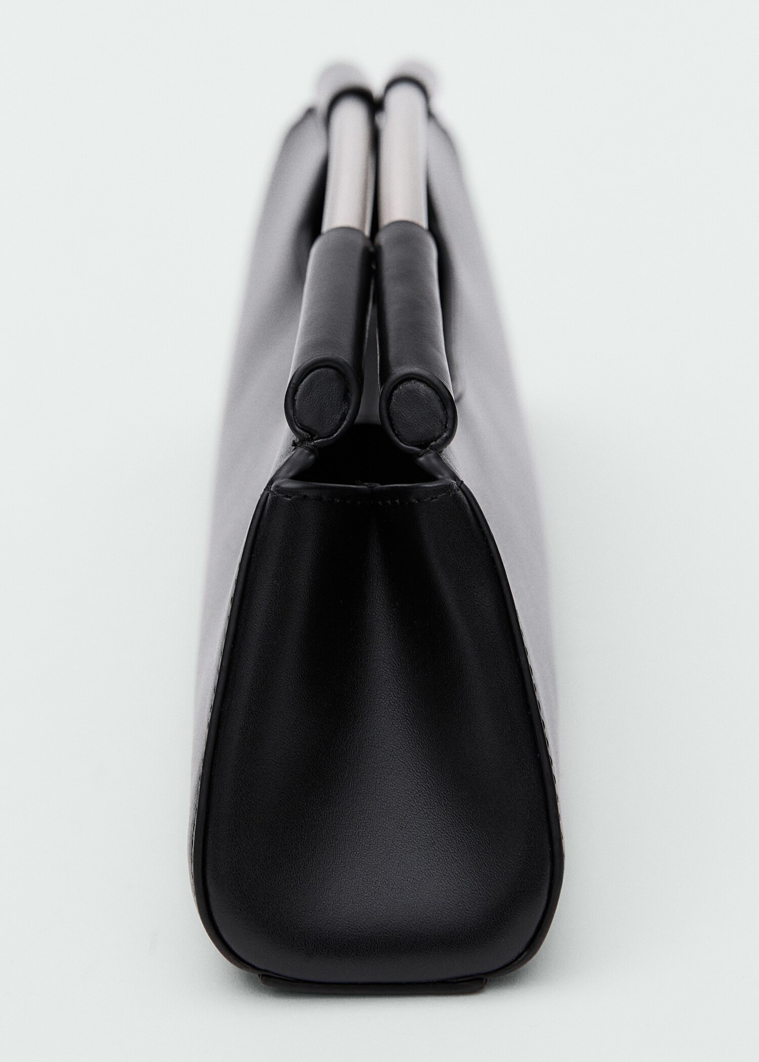Leather bag with metal handle - Details of the article 2