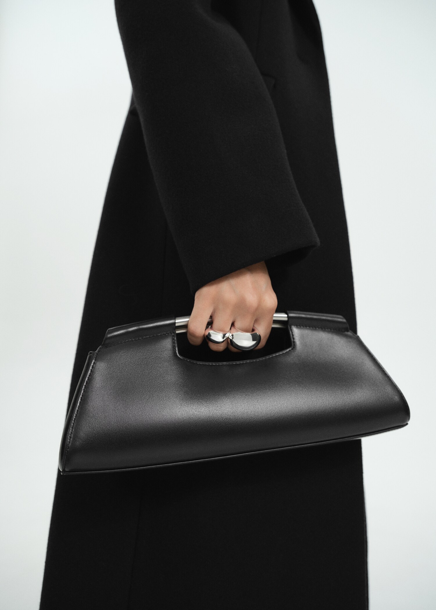 Leather bag with metal handle - Details of the article 9