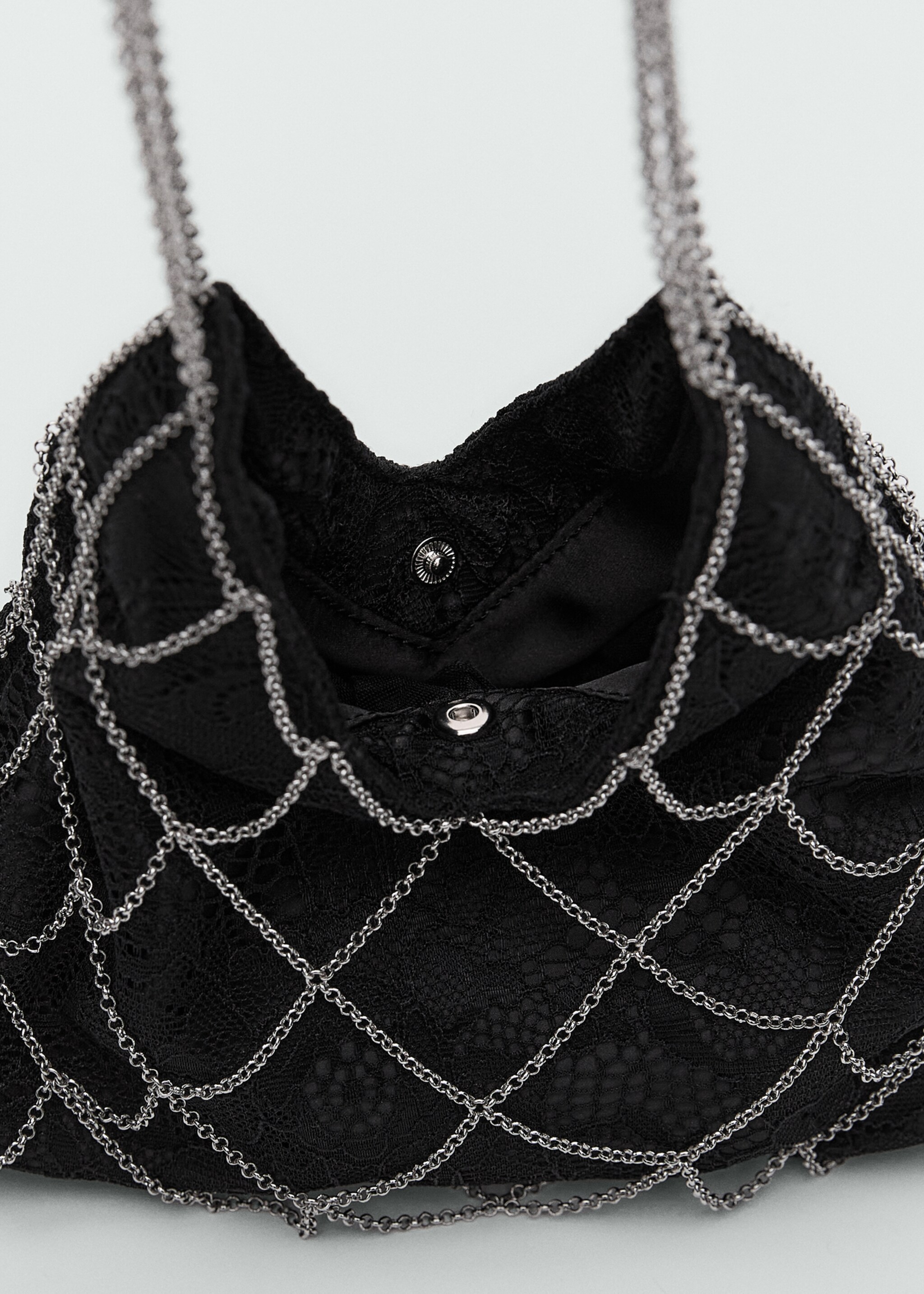 Guipure mesh chain bag - Details of the article 3, Black. Ref: 87030450-00.