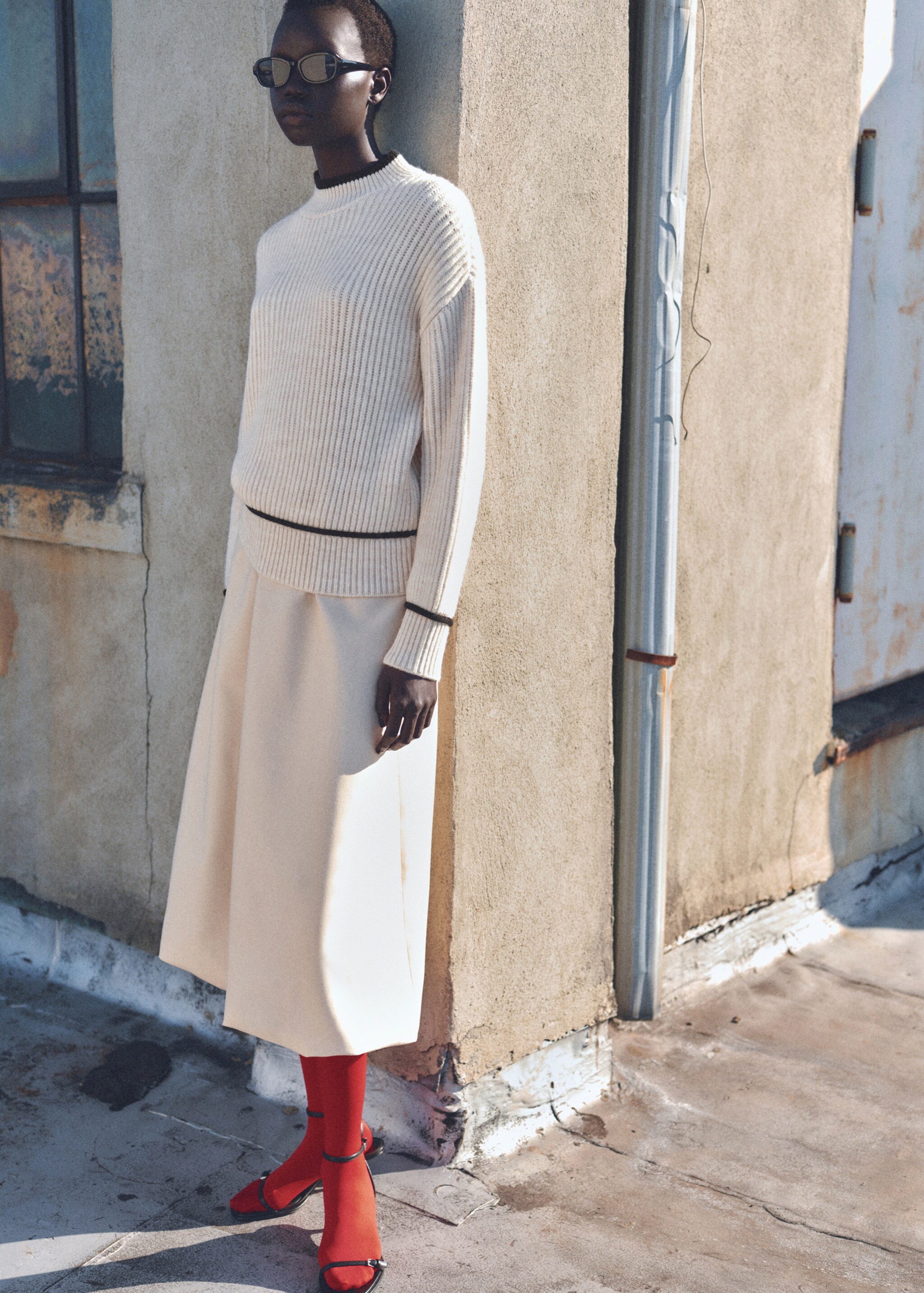 Perkins-neck sweater with contrasting details - Details of the article 2, Beige. Ref: 87030454-00.