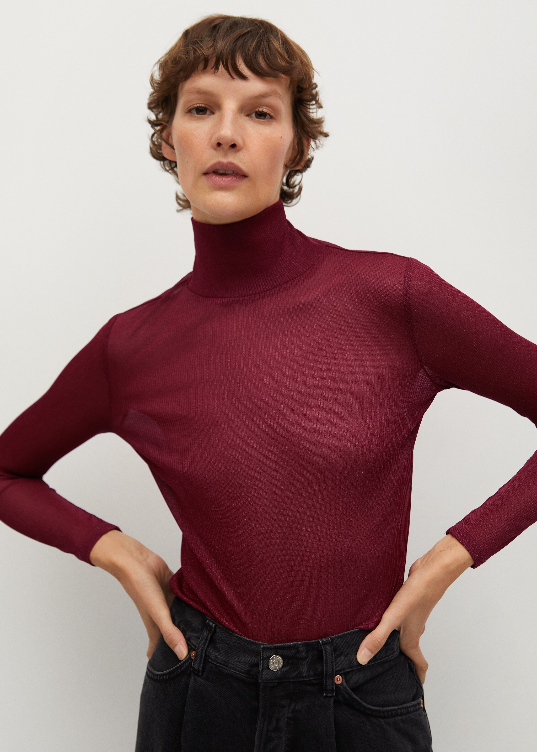 Camiseta canalé cuello alto - Plano medio