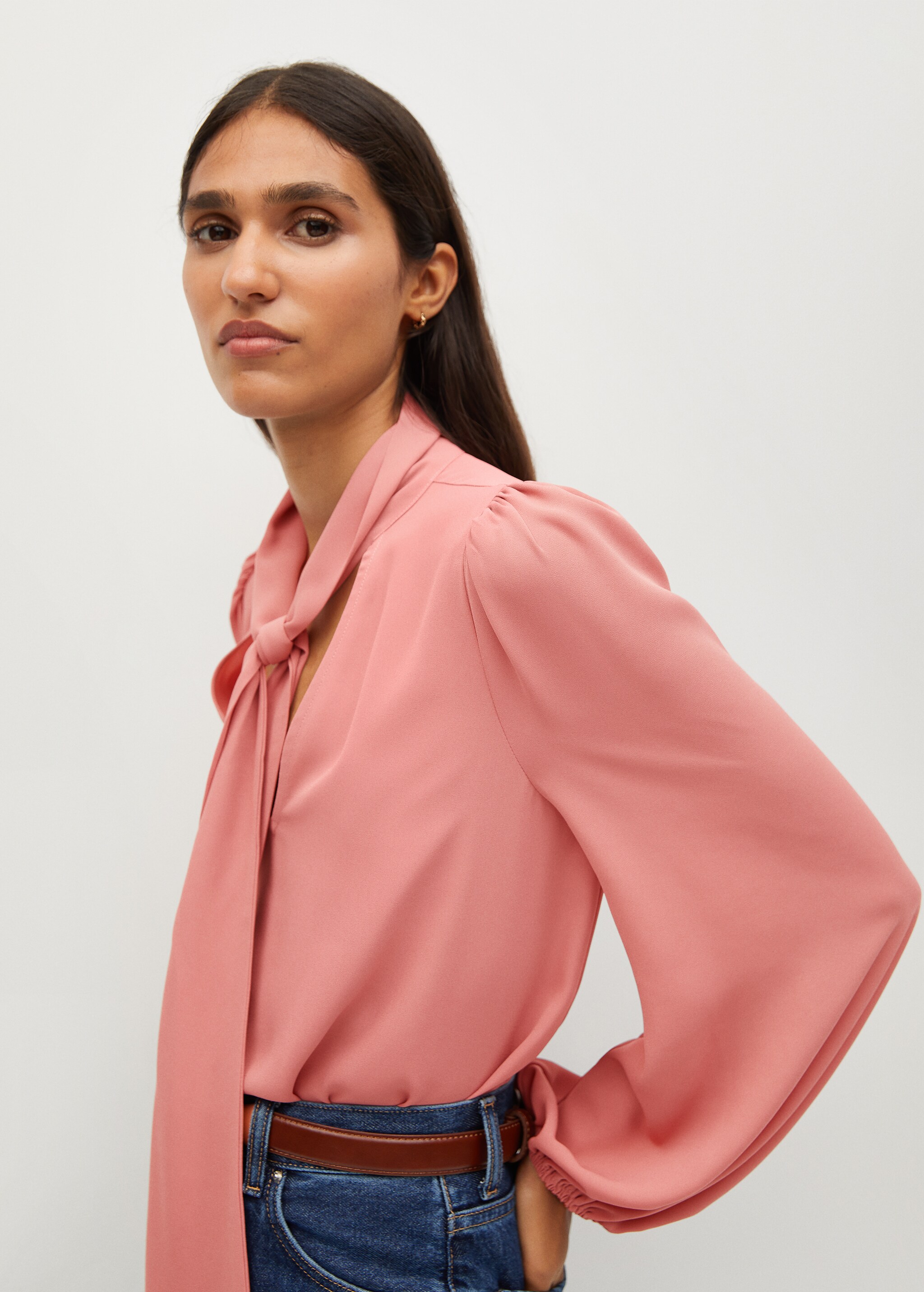 Blusa fluida nudo - Plano medio