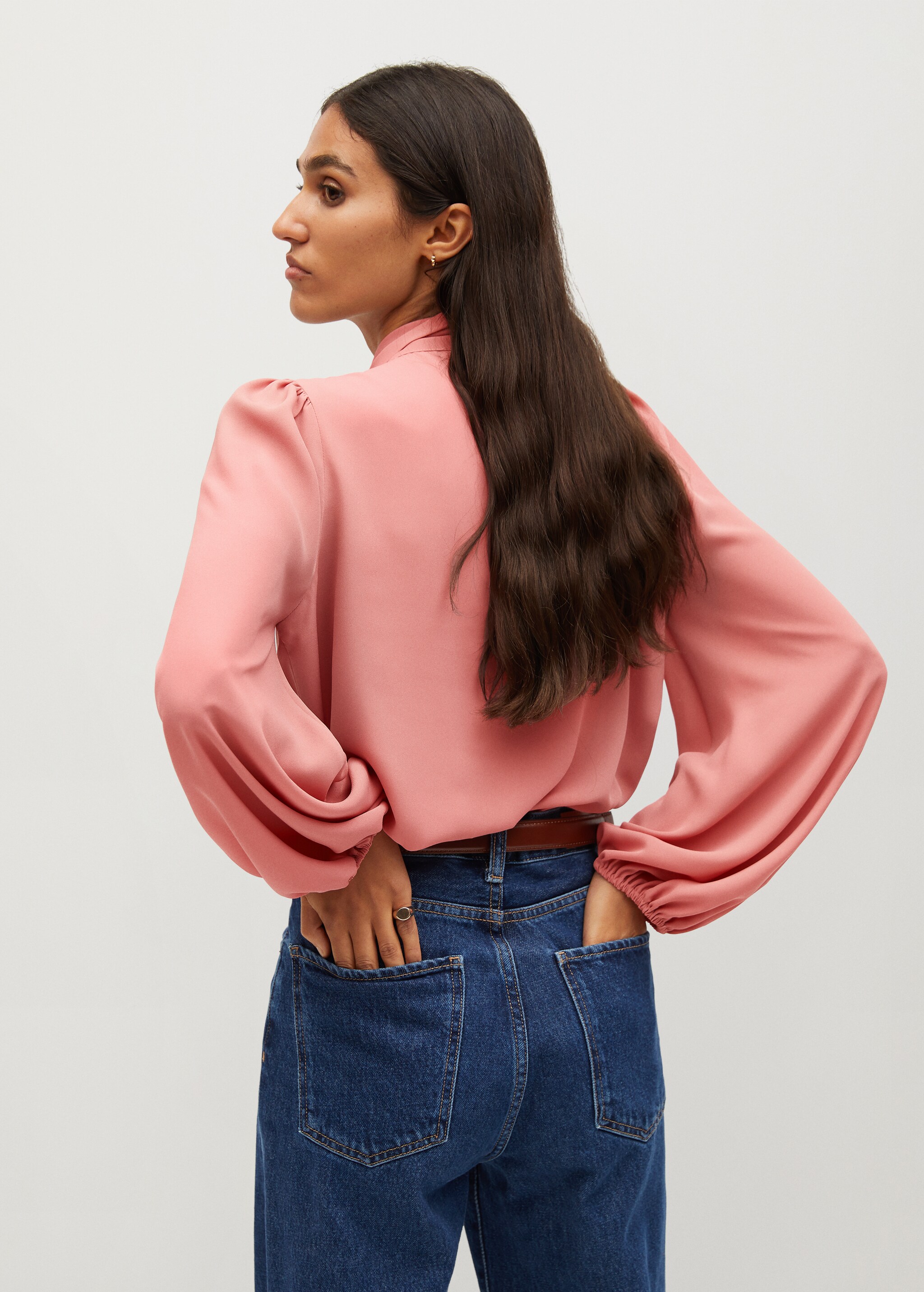 Blusa fluida nudo - Reverso del artículo