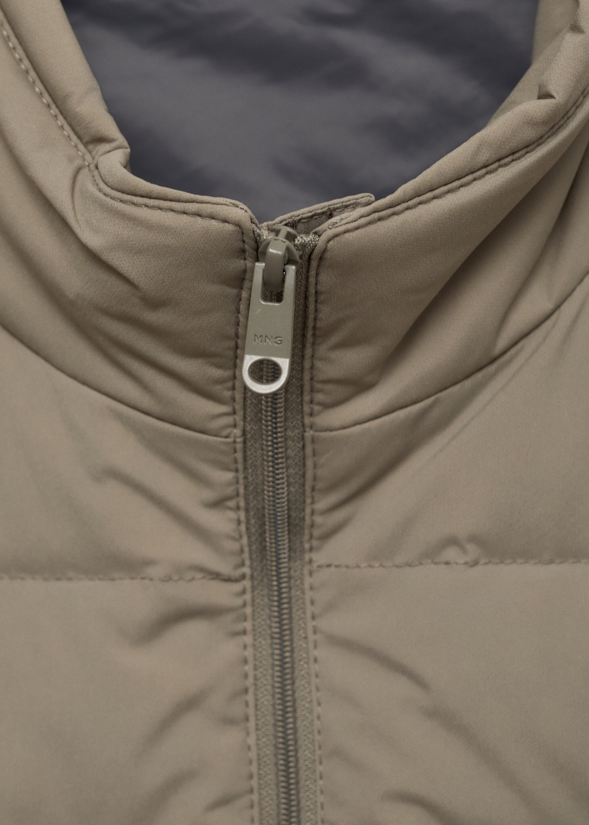 Steppjacke mit Daunen- und Federfüllung - Detail des Artikels 8, Mittelbraun. Ref: 87030576-00.