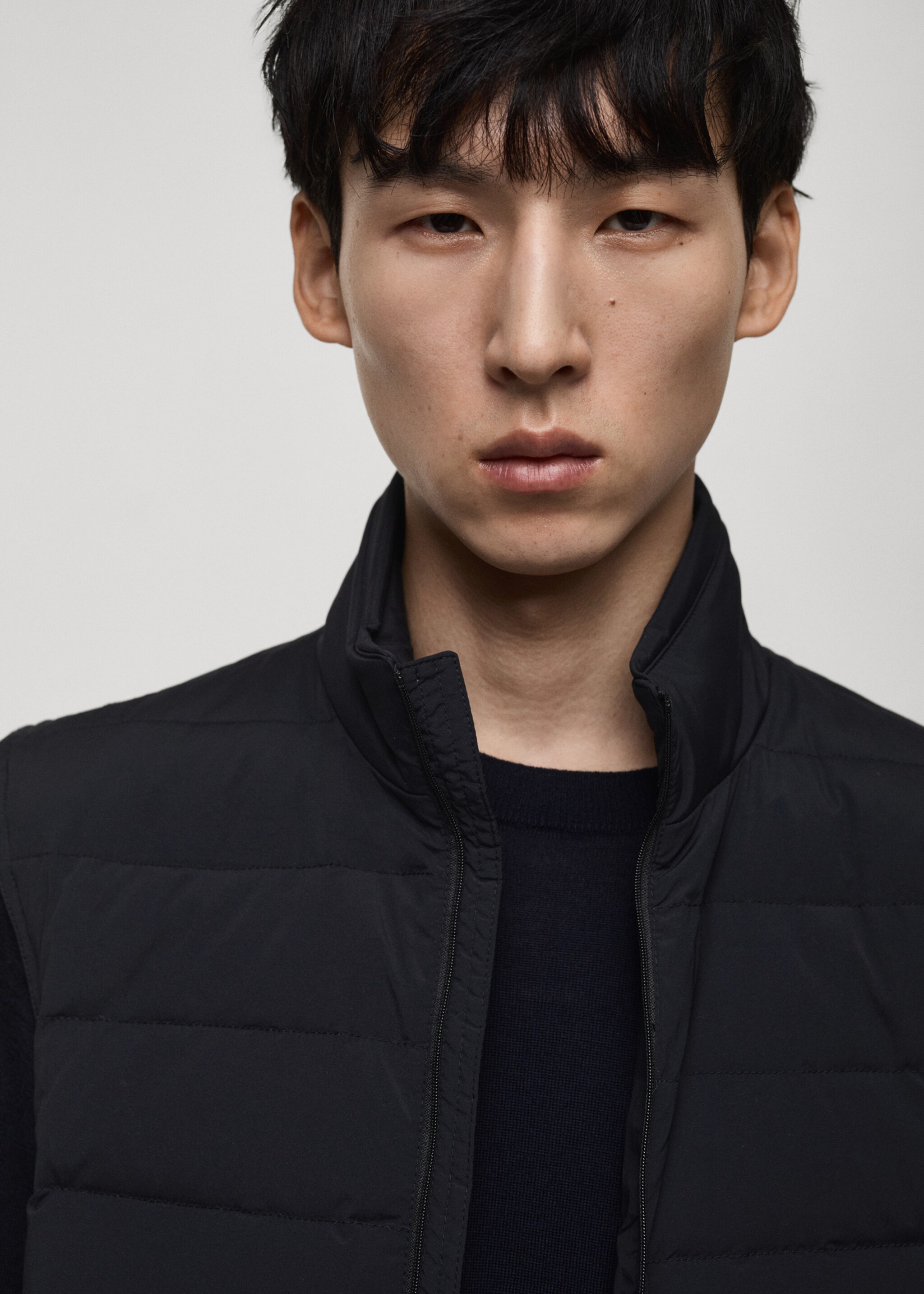 Quilted waistcoat with down and feather filling - Details of the article 1, Dark Navy. Ref: 87030576-00.