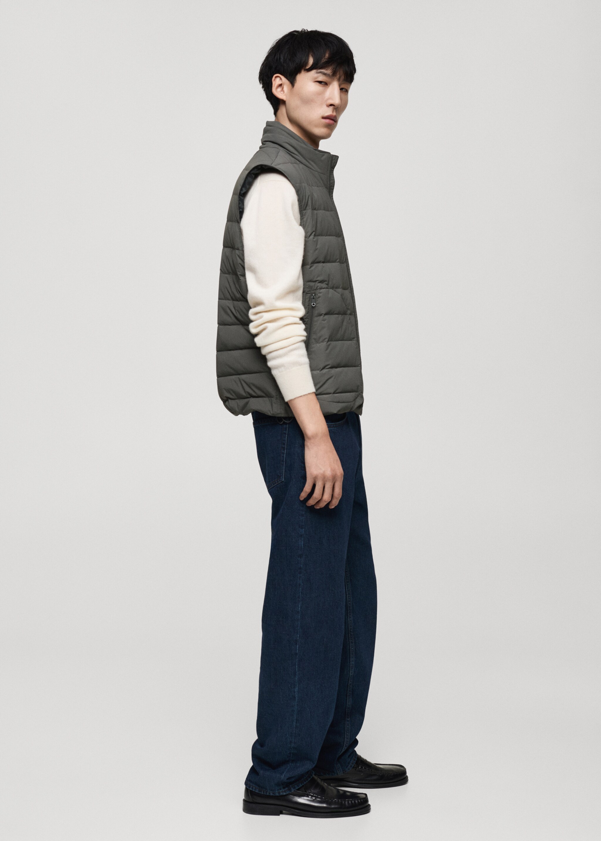 Quilted waistcoat with down and feather filling - Details of the article 2, Grey. Ref: 87030576-00.