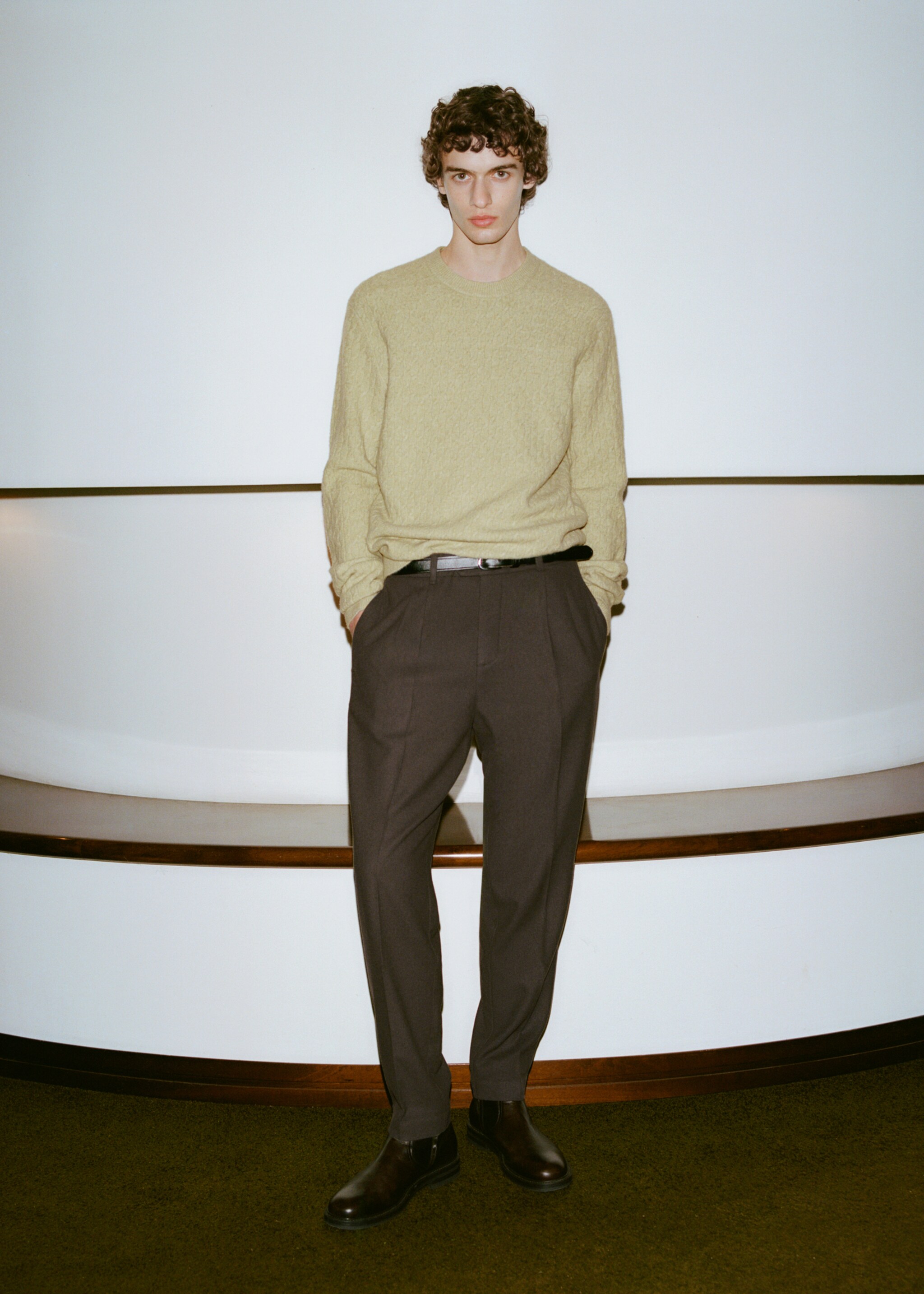 Bundfaltenhose aus Wollflanell - Detail des Artikels 3, Khaki. Ref: 87030577-00.