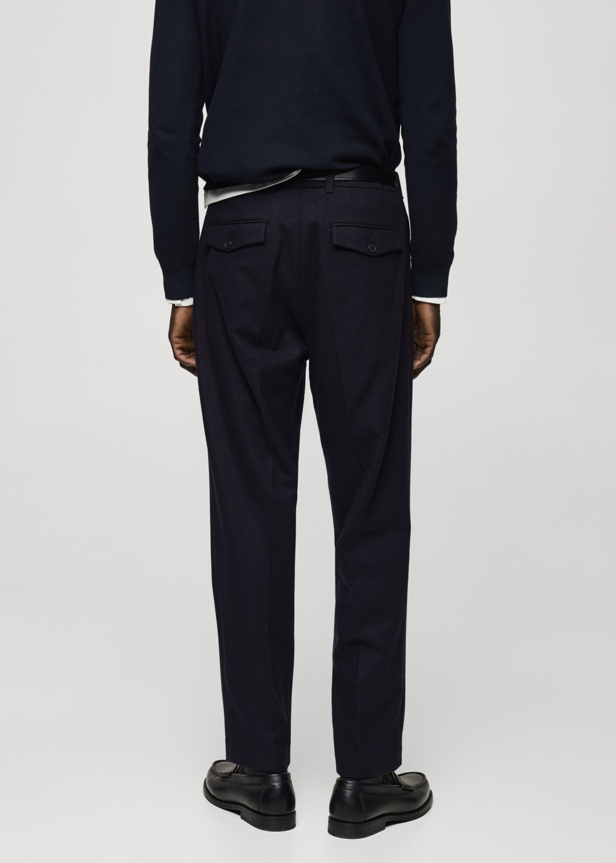 Bundfaltenhose aus Wollflanell - Rückseite des Artikels, Dunkles Marineblau. Ref: 87030577-00.