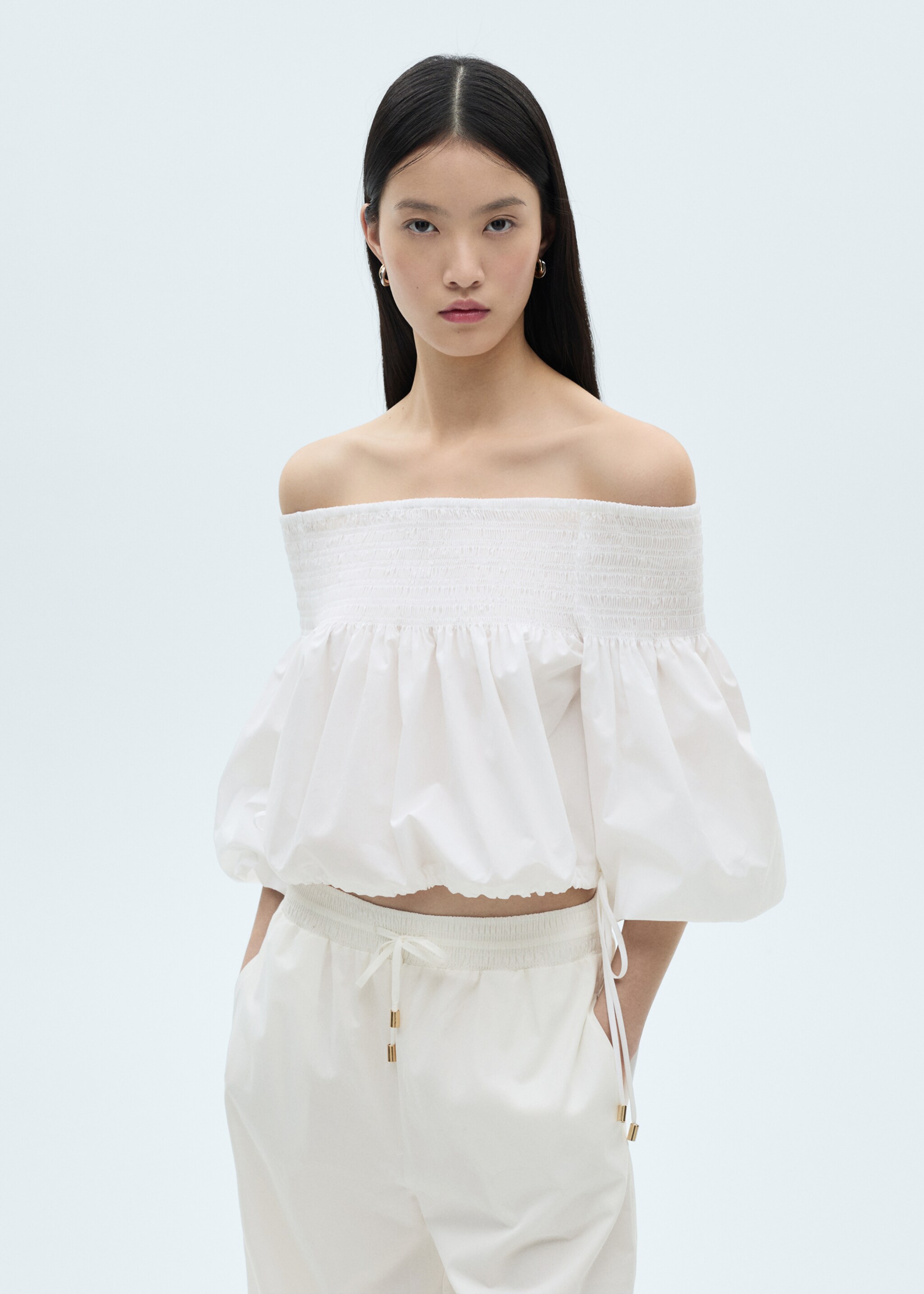 Gathered off-the-shoulder blouse - Medium plane, White. Ref: 87030583-00.