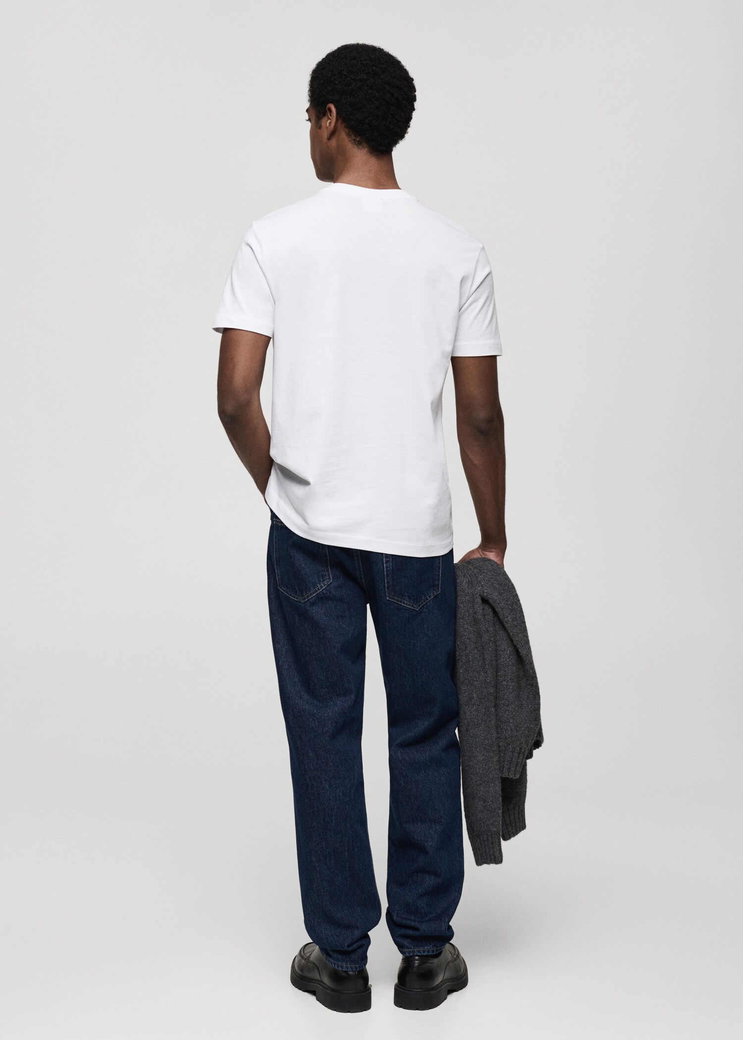 100% cotton slim-fit V-neck t-shirt - Reverse of the article