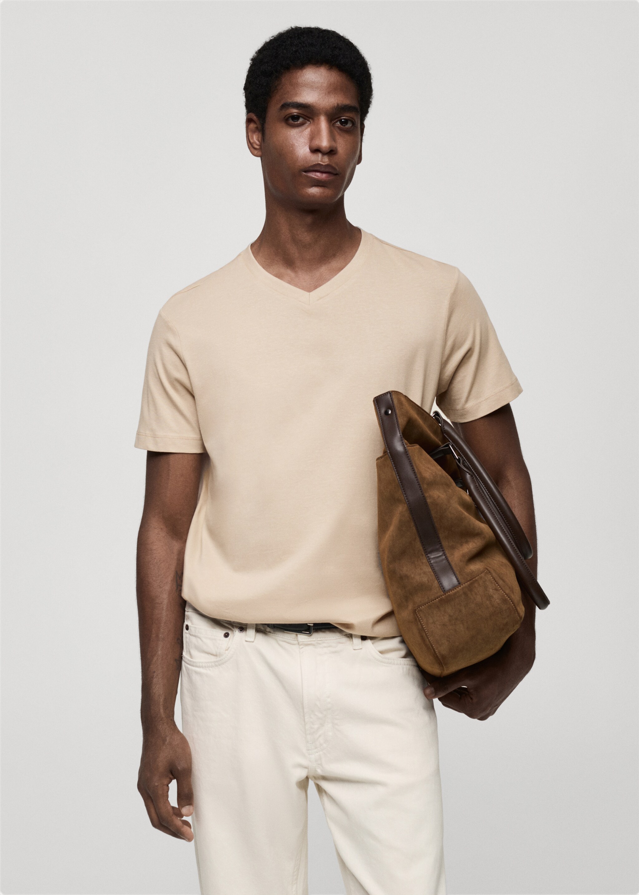 Camiseta cuello pico slim fit 100% algodón - Plano medio, Arena. Ref: 87030599-00.