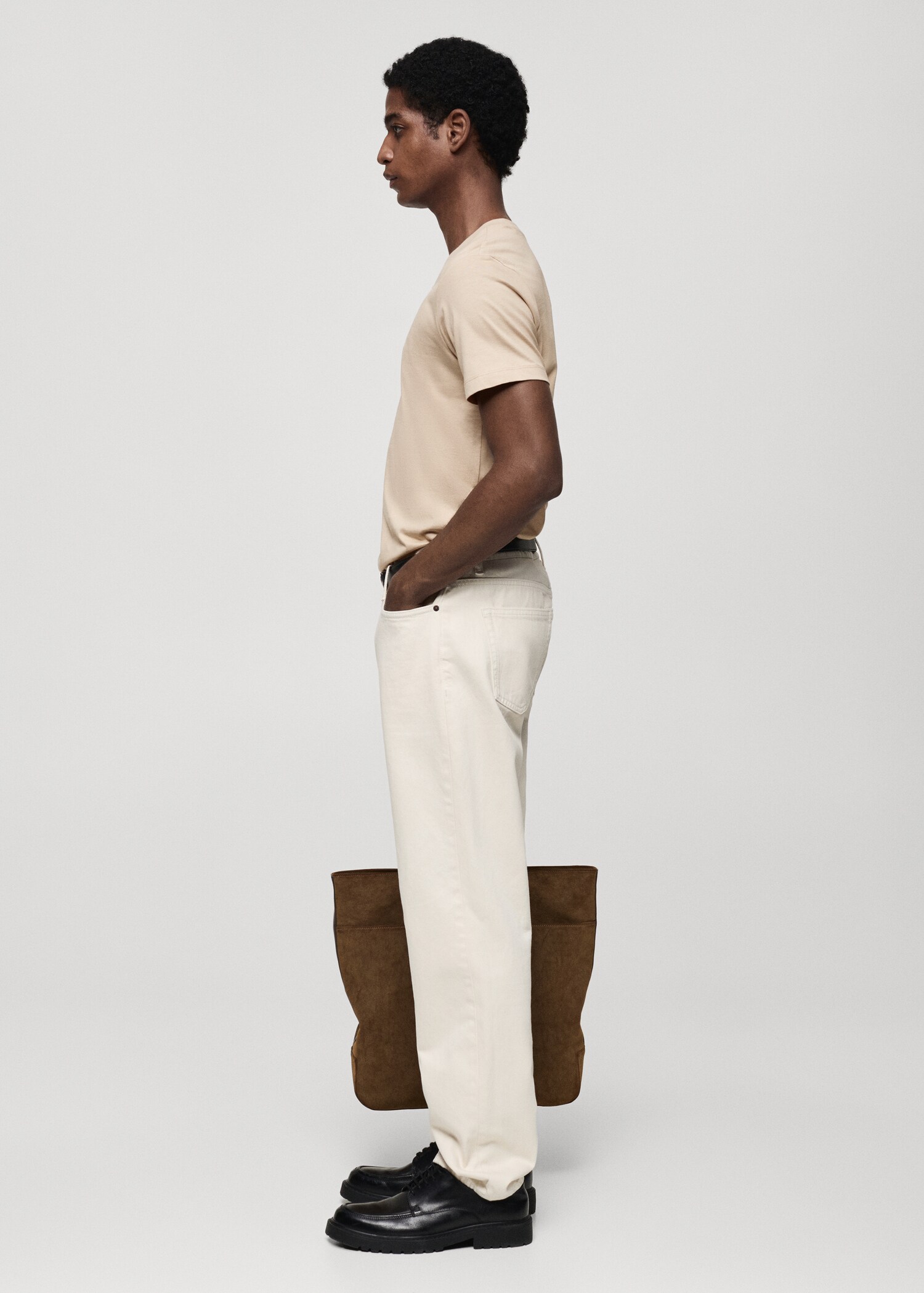 100% cotton slim-fit V-neck t-shirt - Details of the article 2